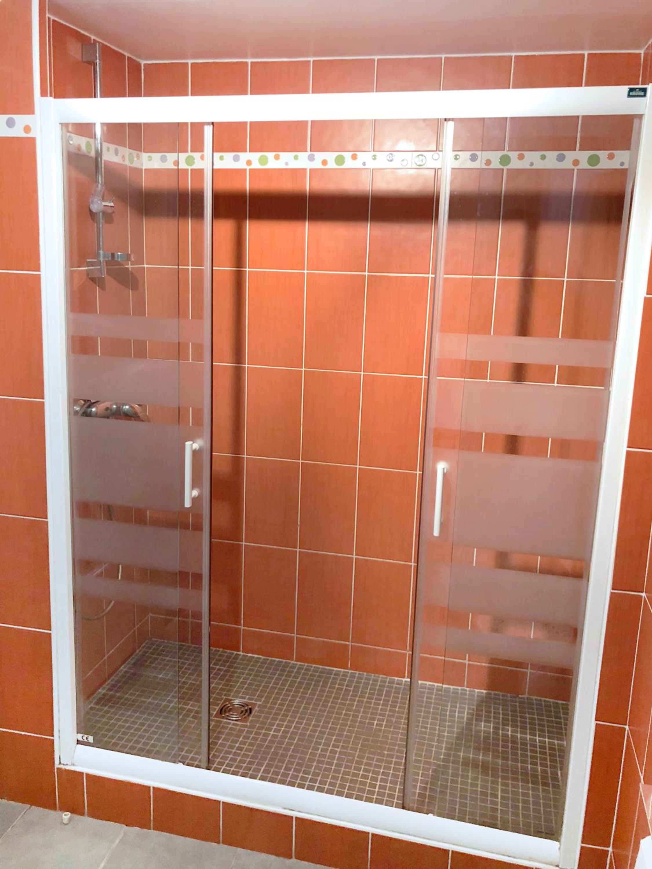 Quadruple Room with Private Bathroom photo 3
