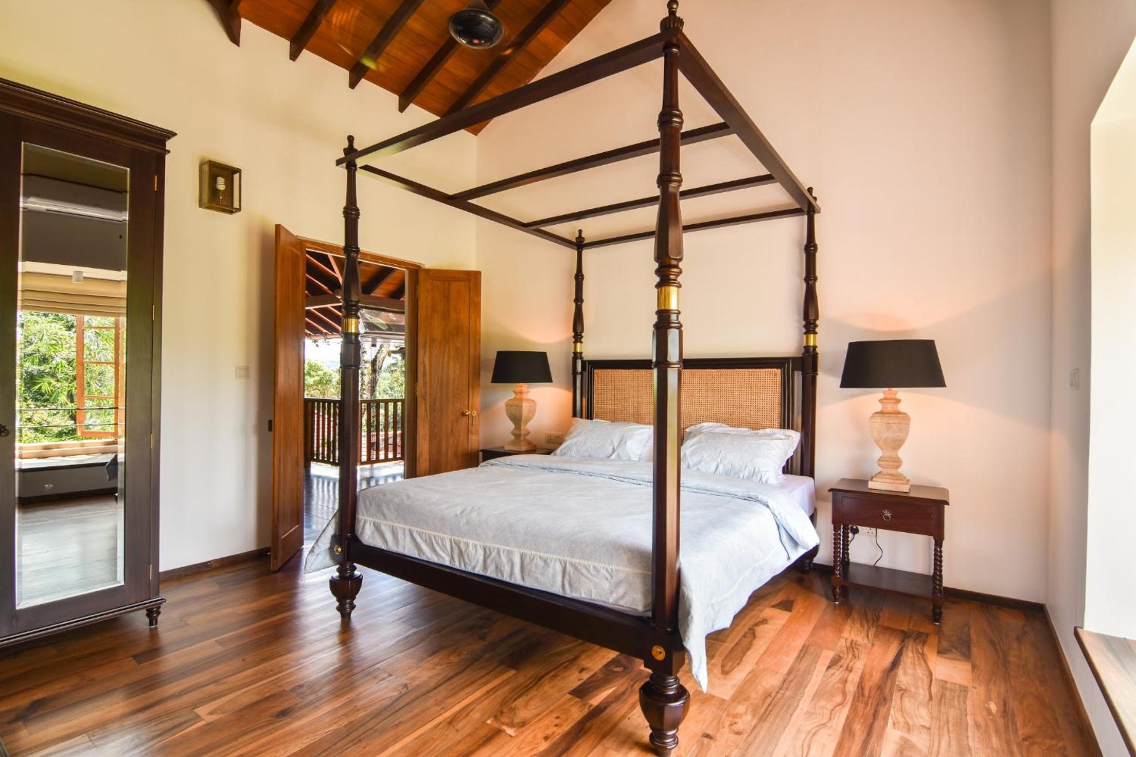 Standard King Room photo 1