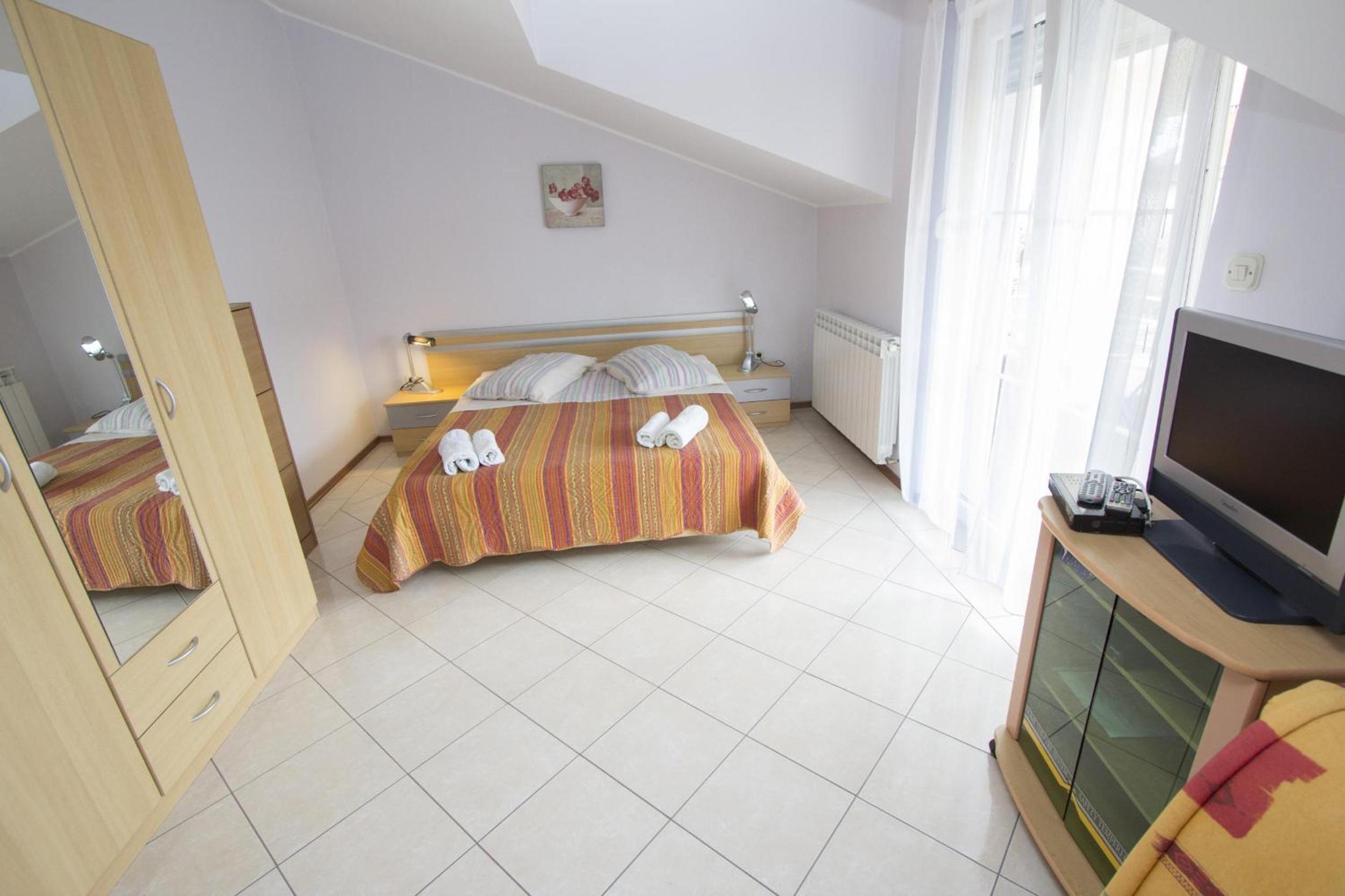 Apartment with Balcony photo 1
