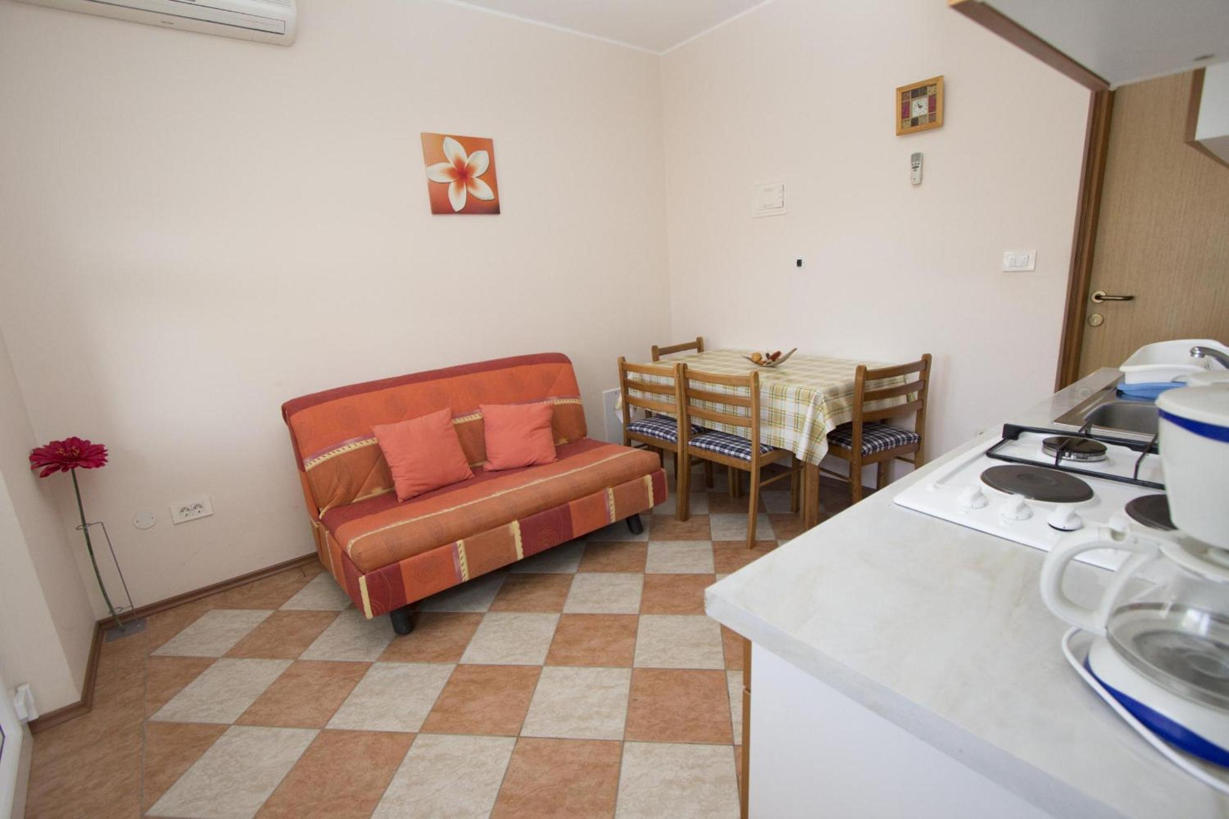 Apartment with Balcony photo 3