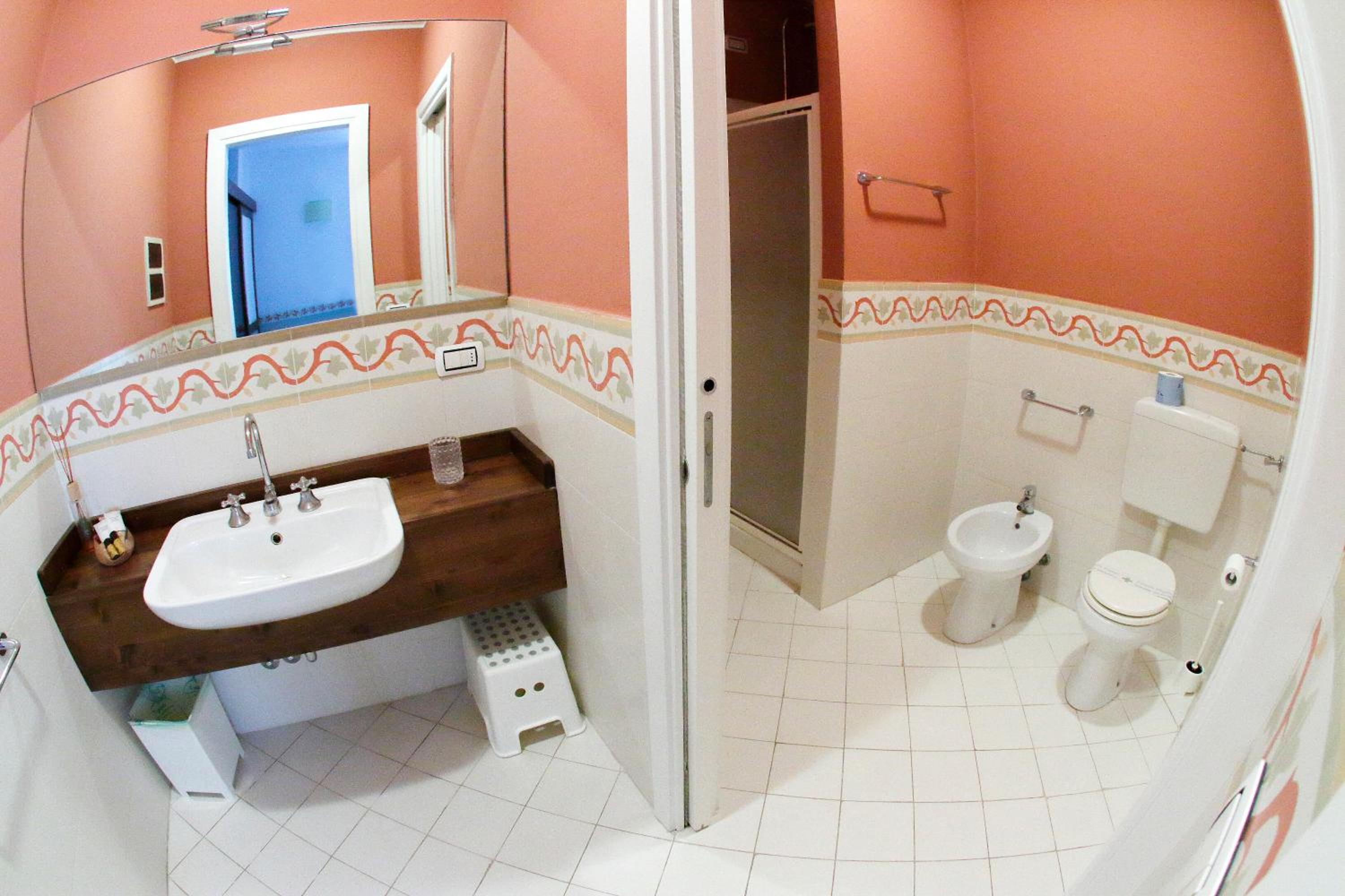 Deluxe Room (2 Adults + 1 Child) - Photo 3