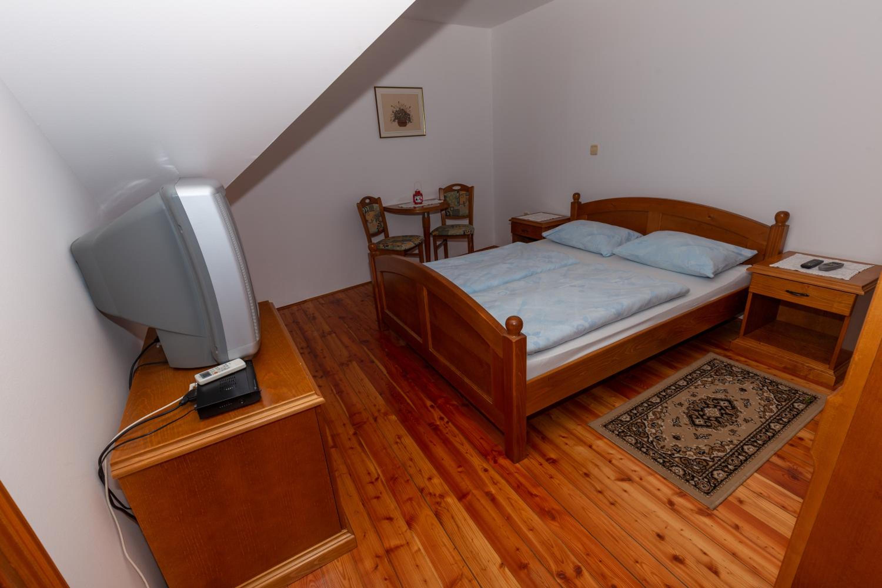 Standard Double Room - Photo 7