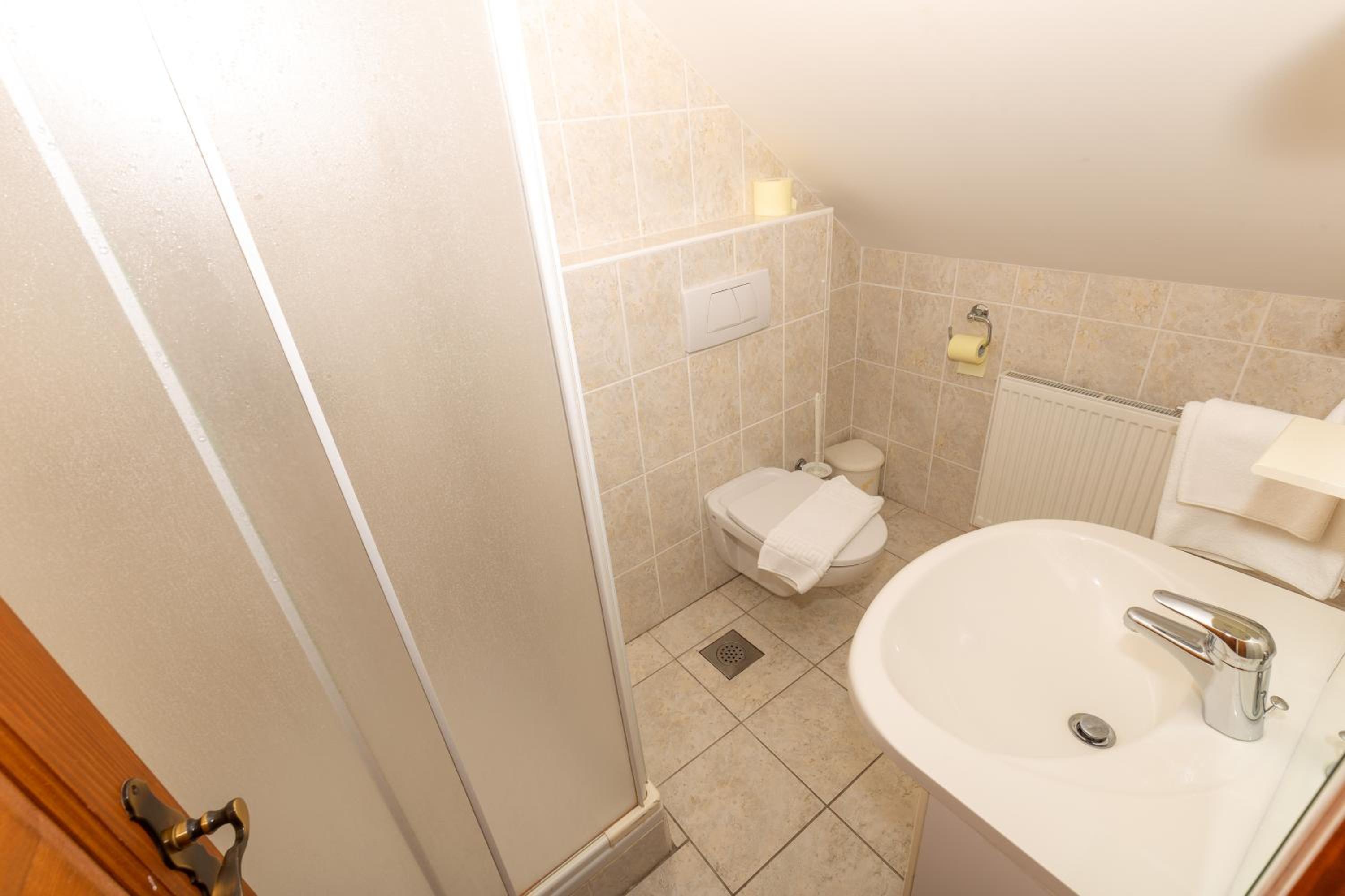 Standard Double Room - Photo 6