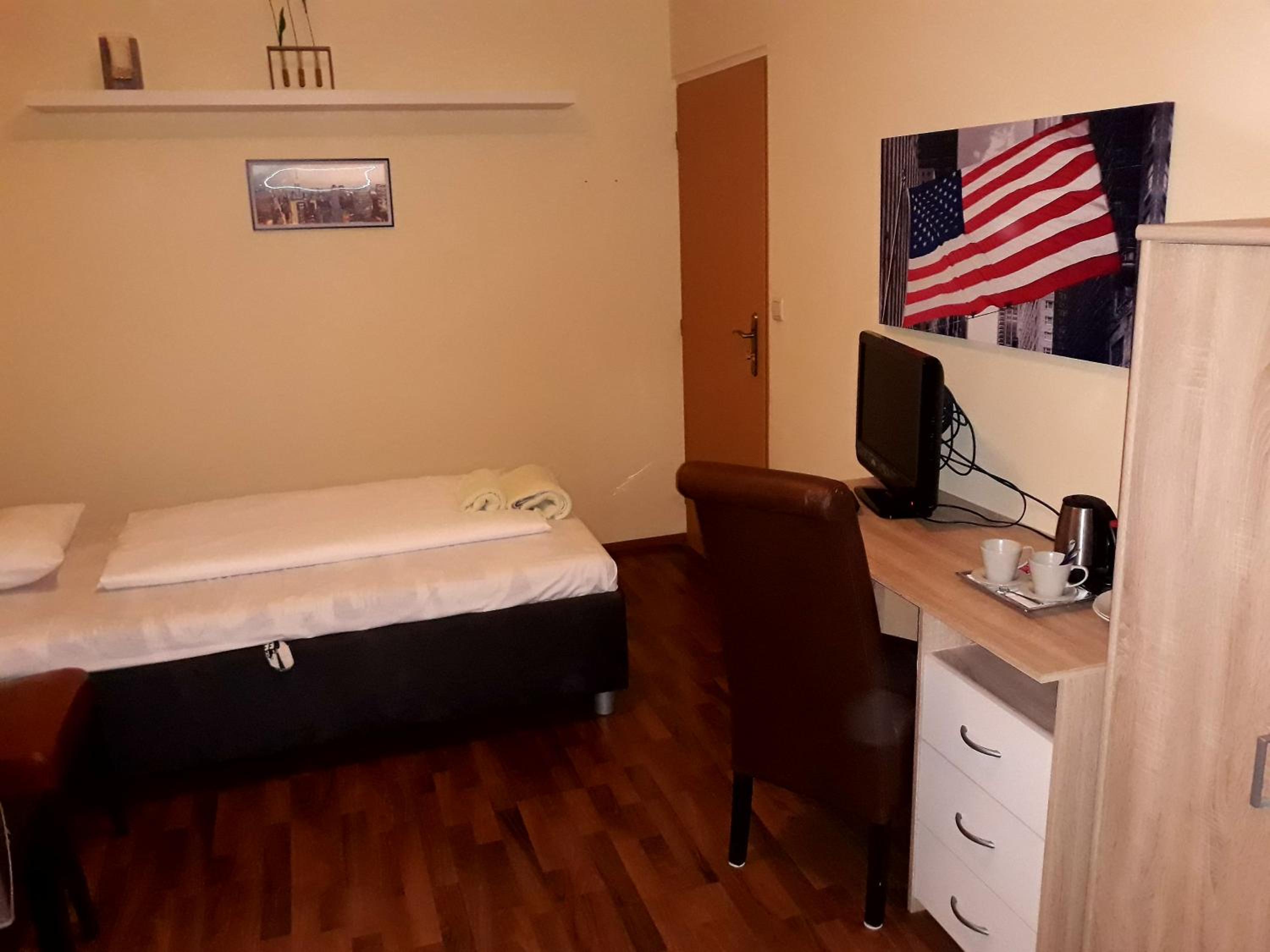 Small Twin Room photo 2