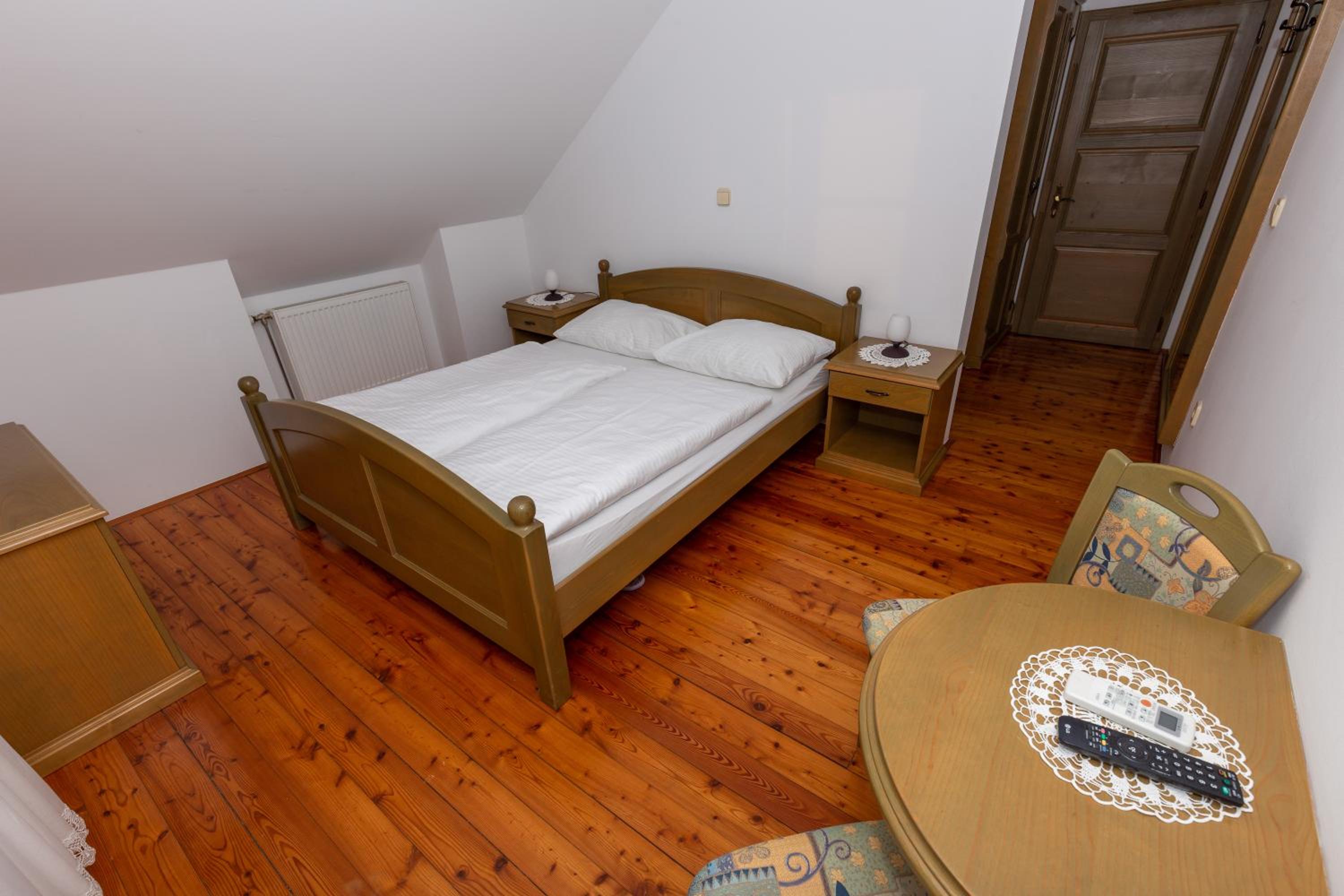 Double Room with Balcony - Photo 4