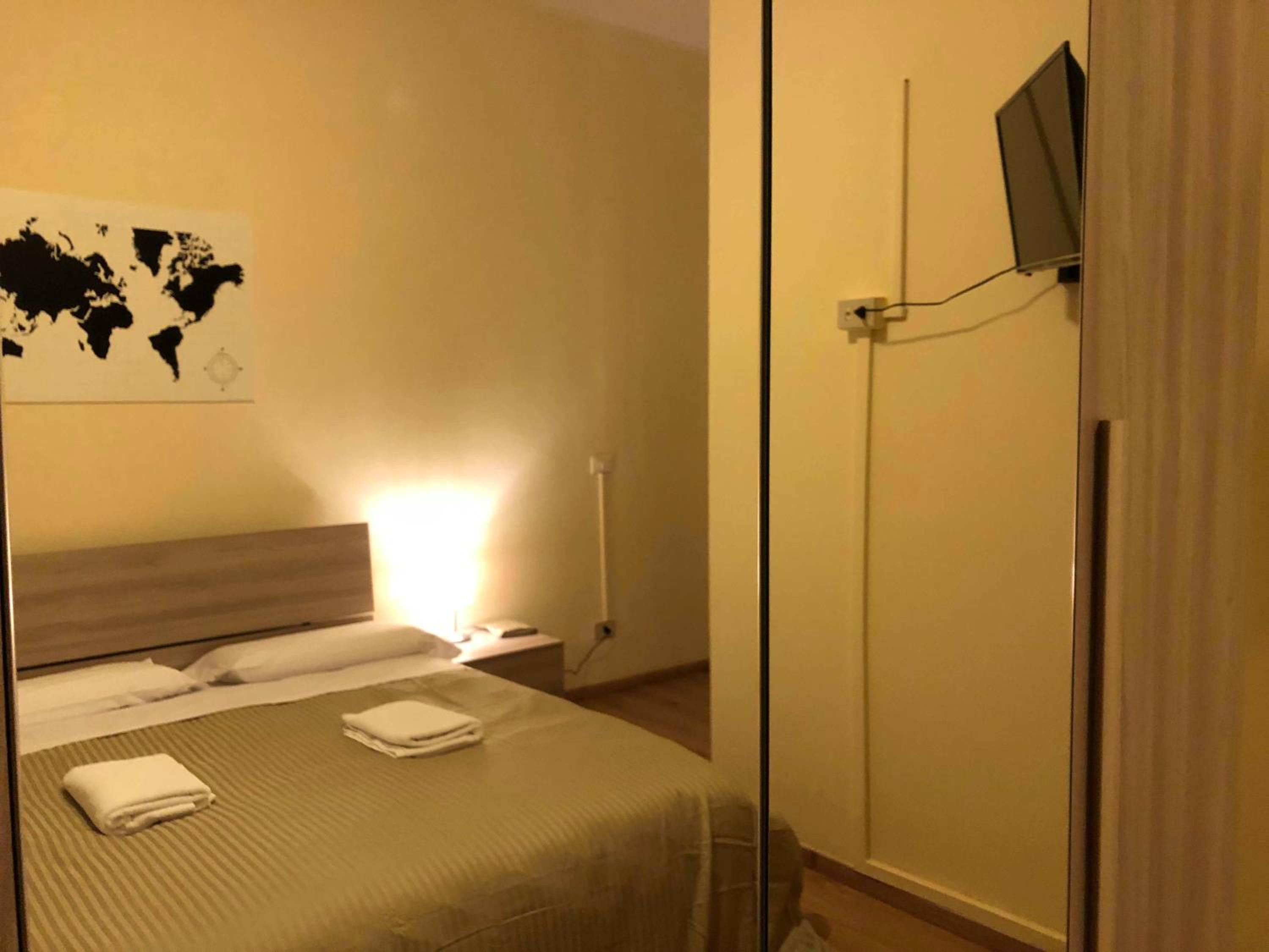 Single Room With Bathroom photo 2