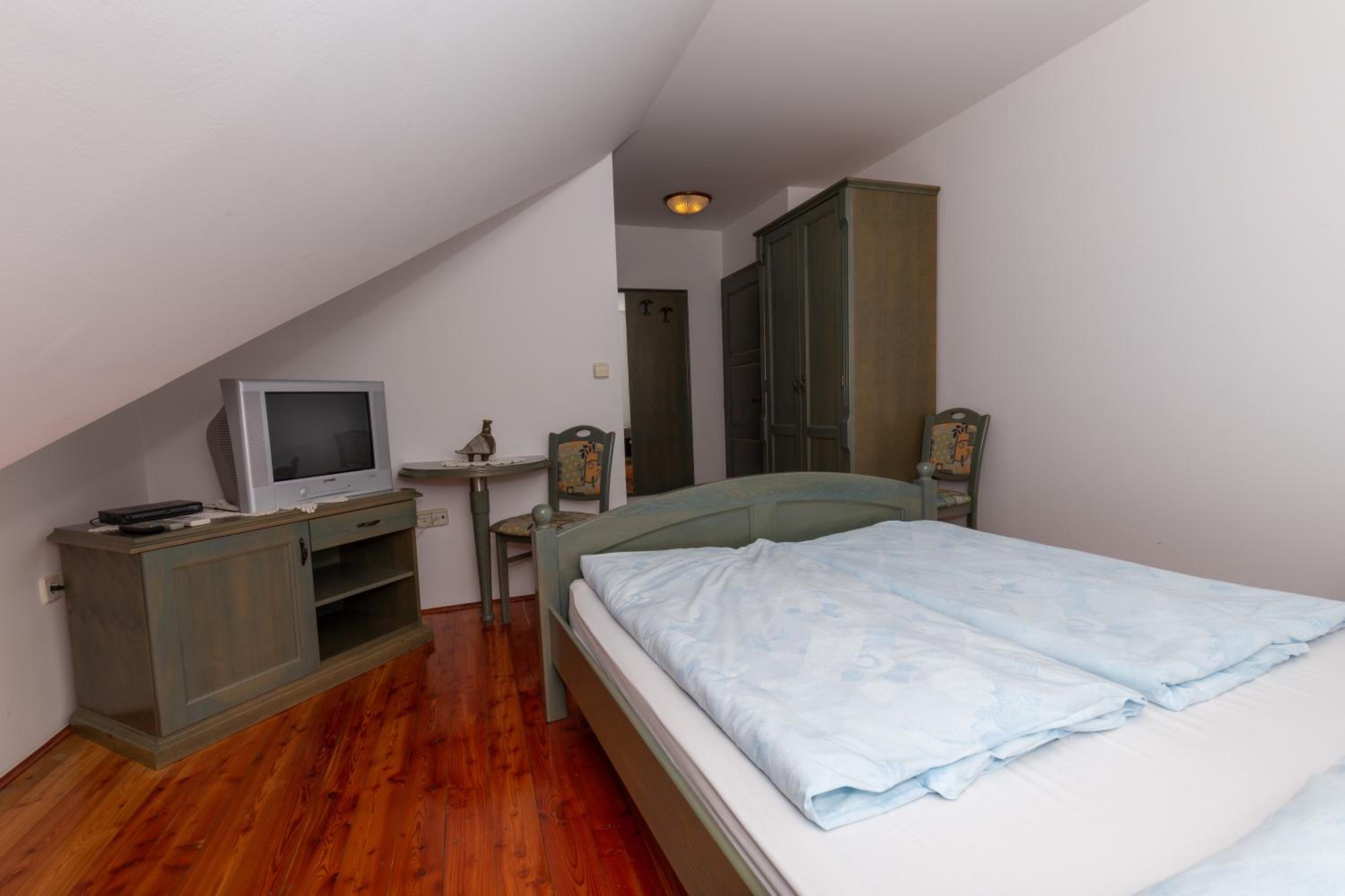 Standard Double Room - Photo 9