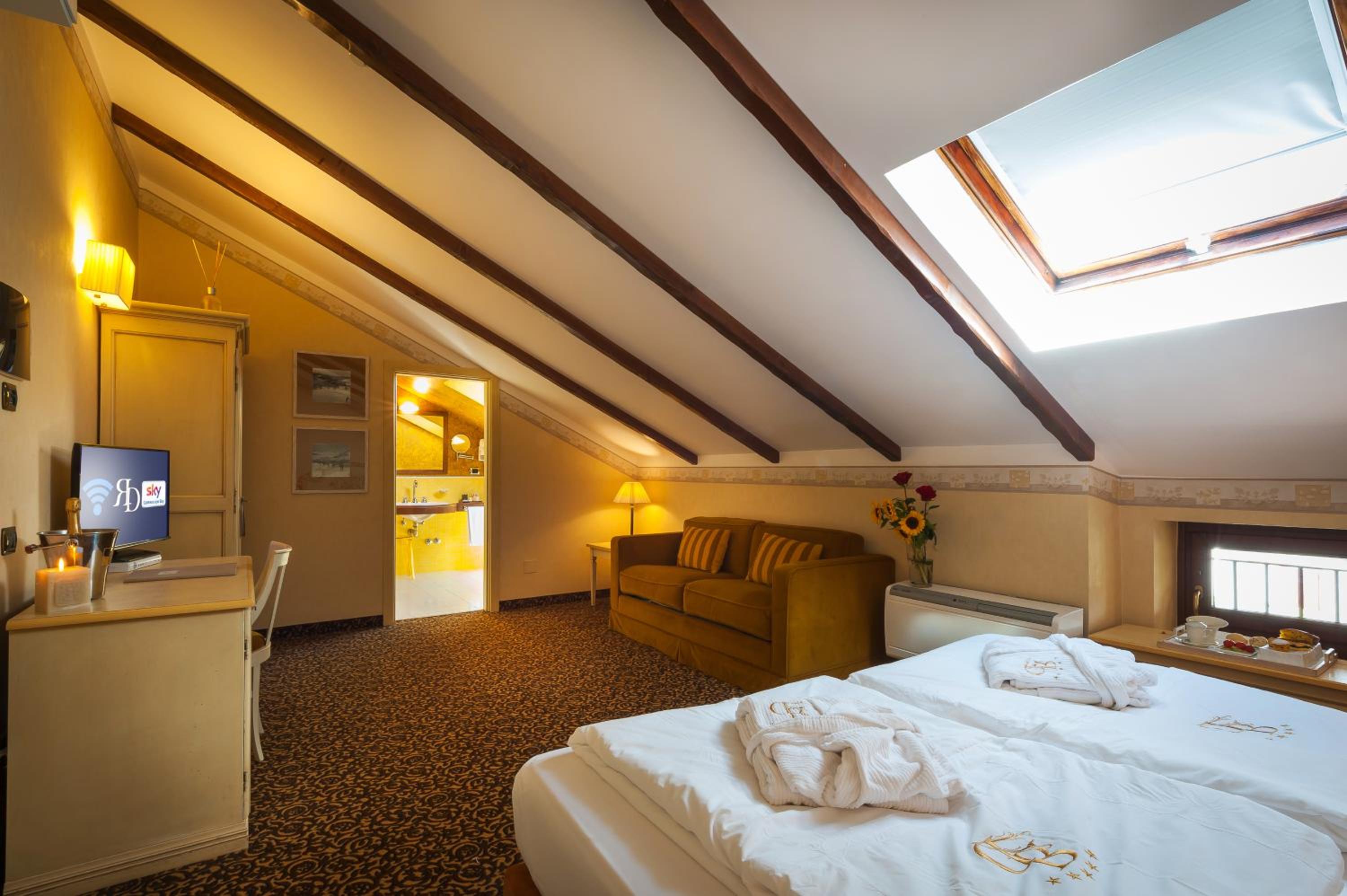 Deluxe Double Room photo 2