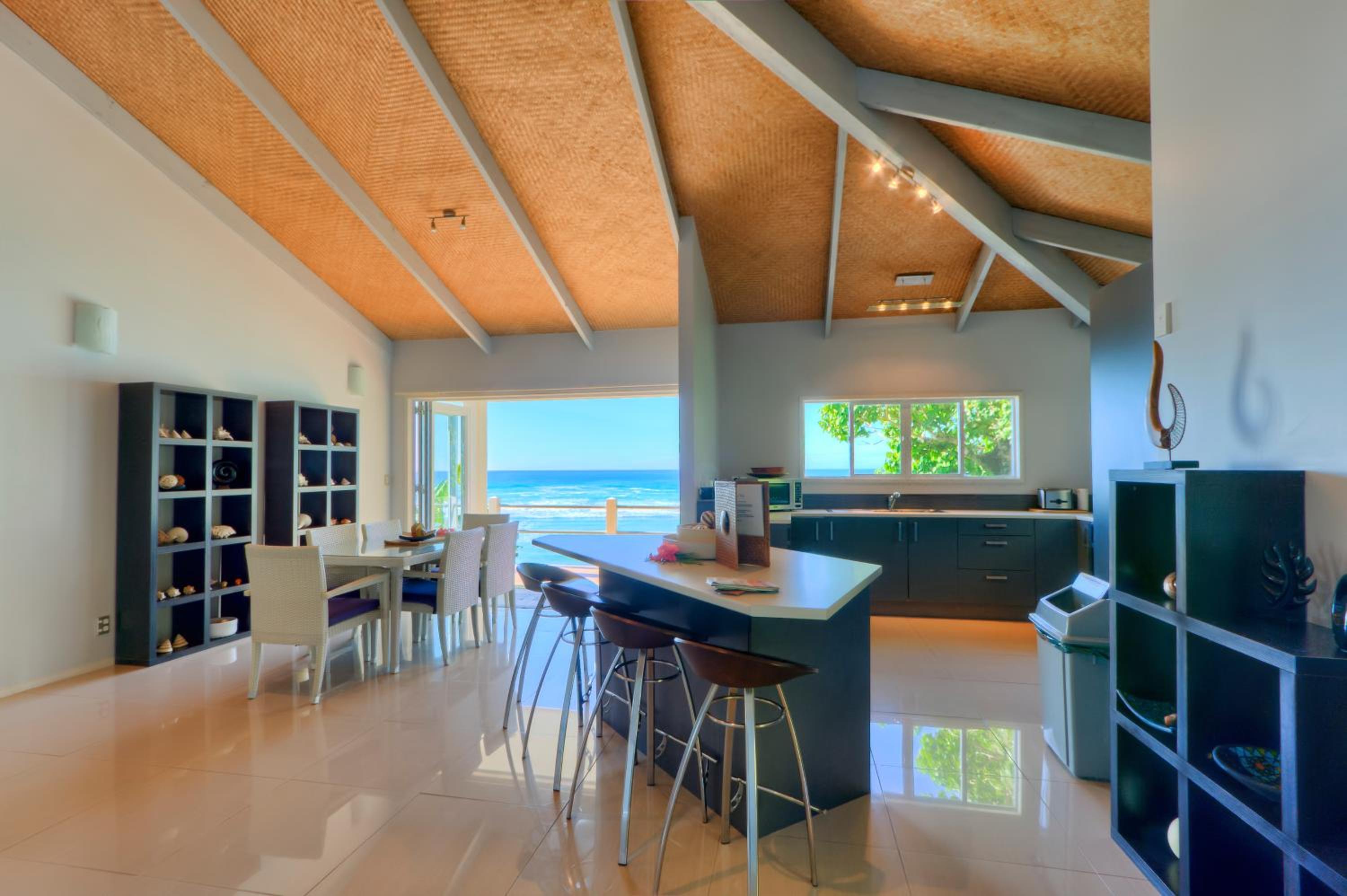 Three-Bedroom Villa with Lagoon View  photo 1