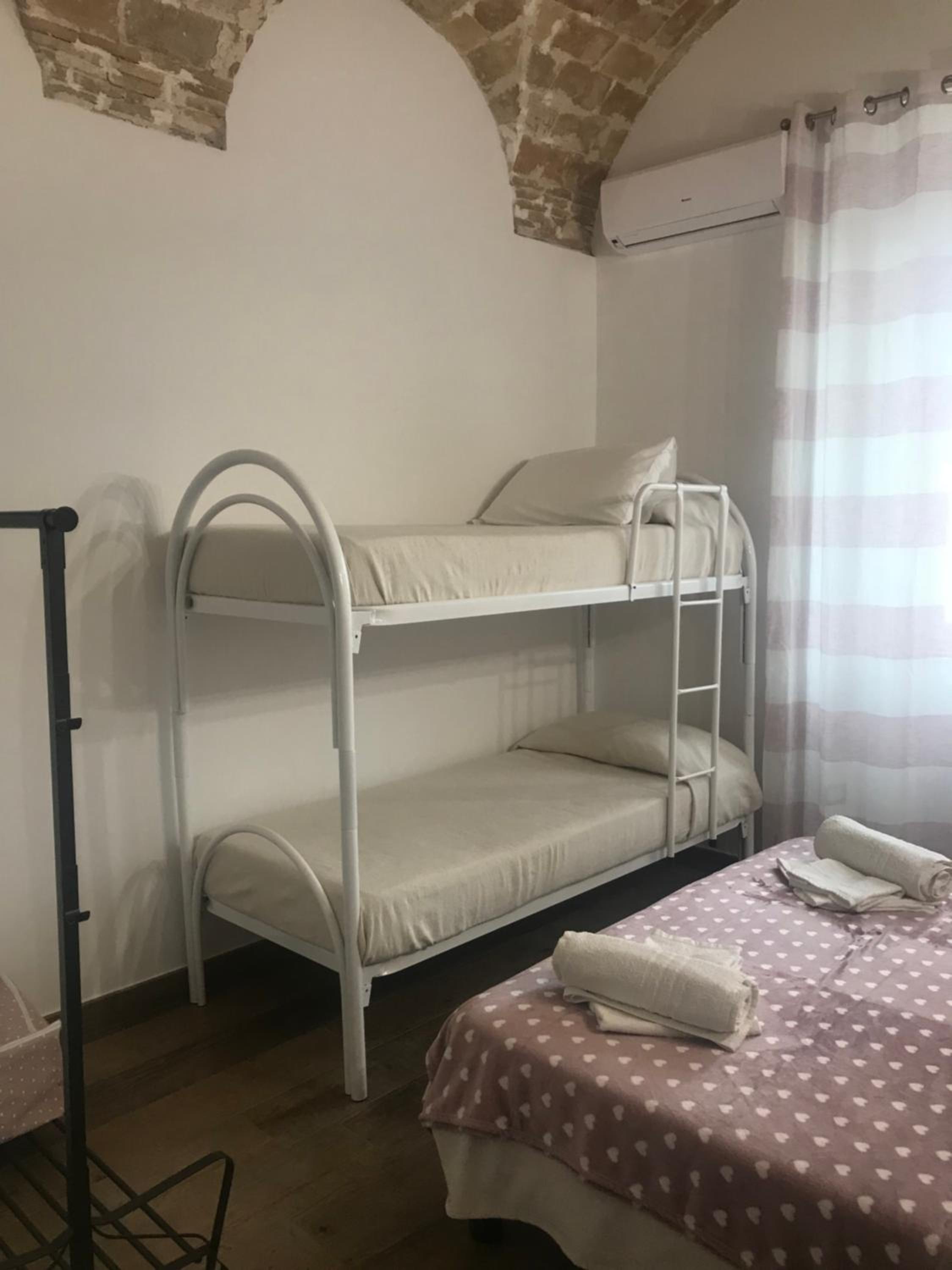 Standard King Room photo 2