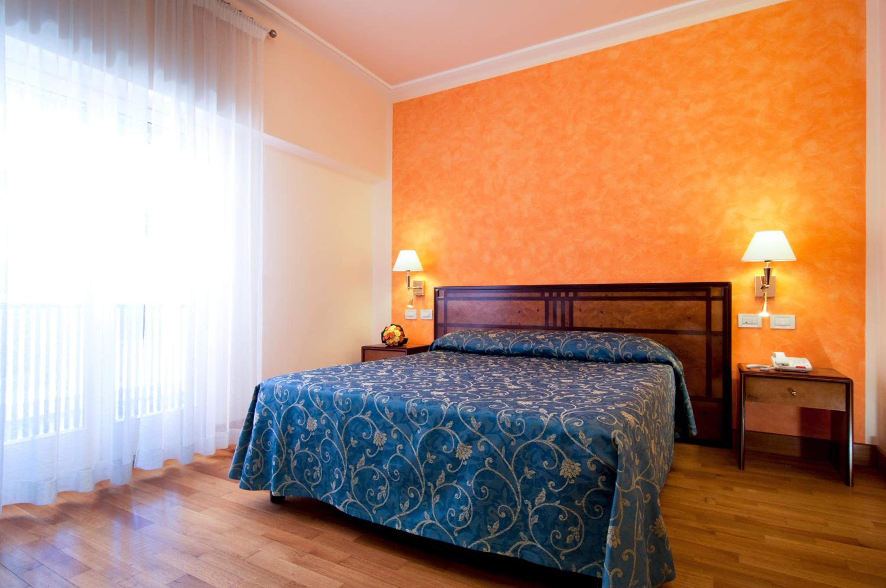 Standard Double Room - Photo 2