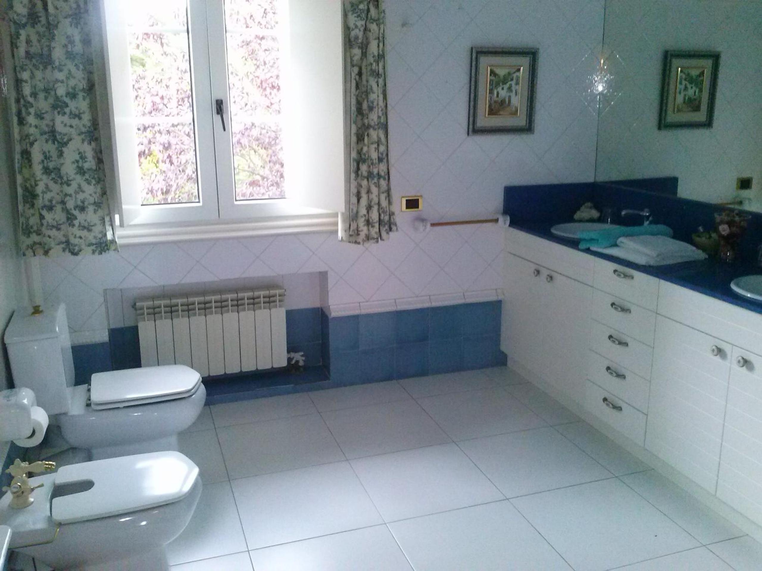 Suite with Balcony - Photo 11