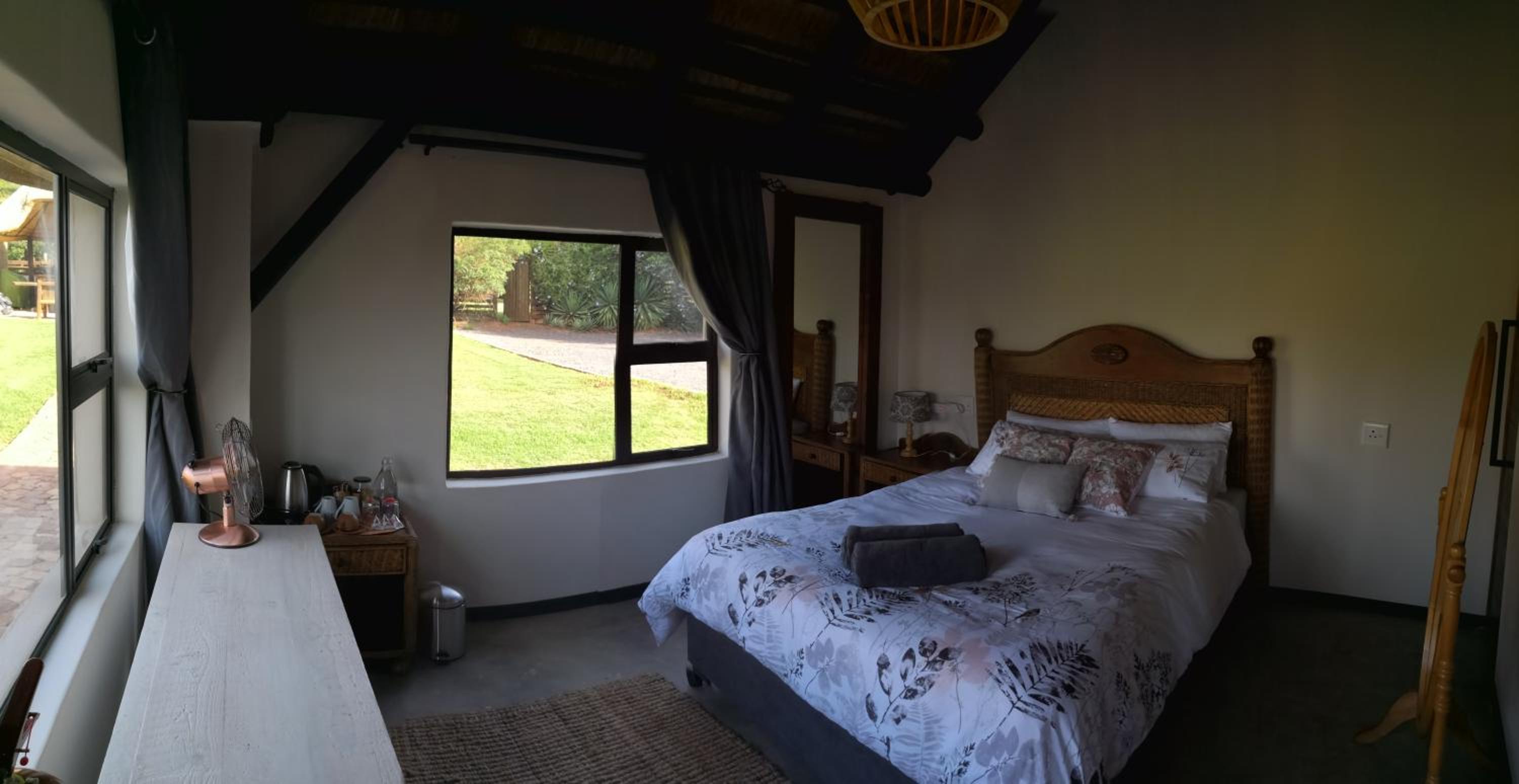 Deluxe Queen Room - Photo 7