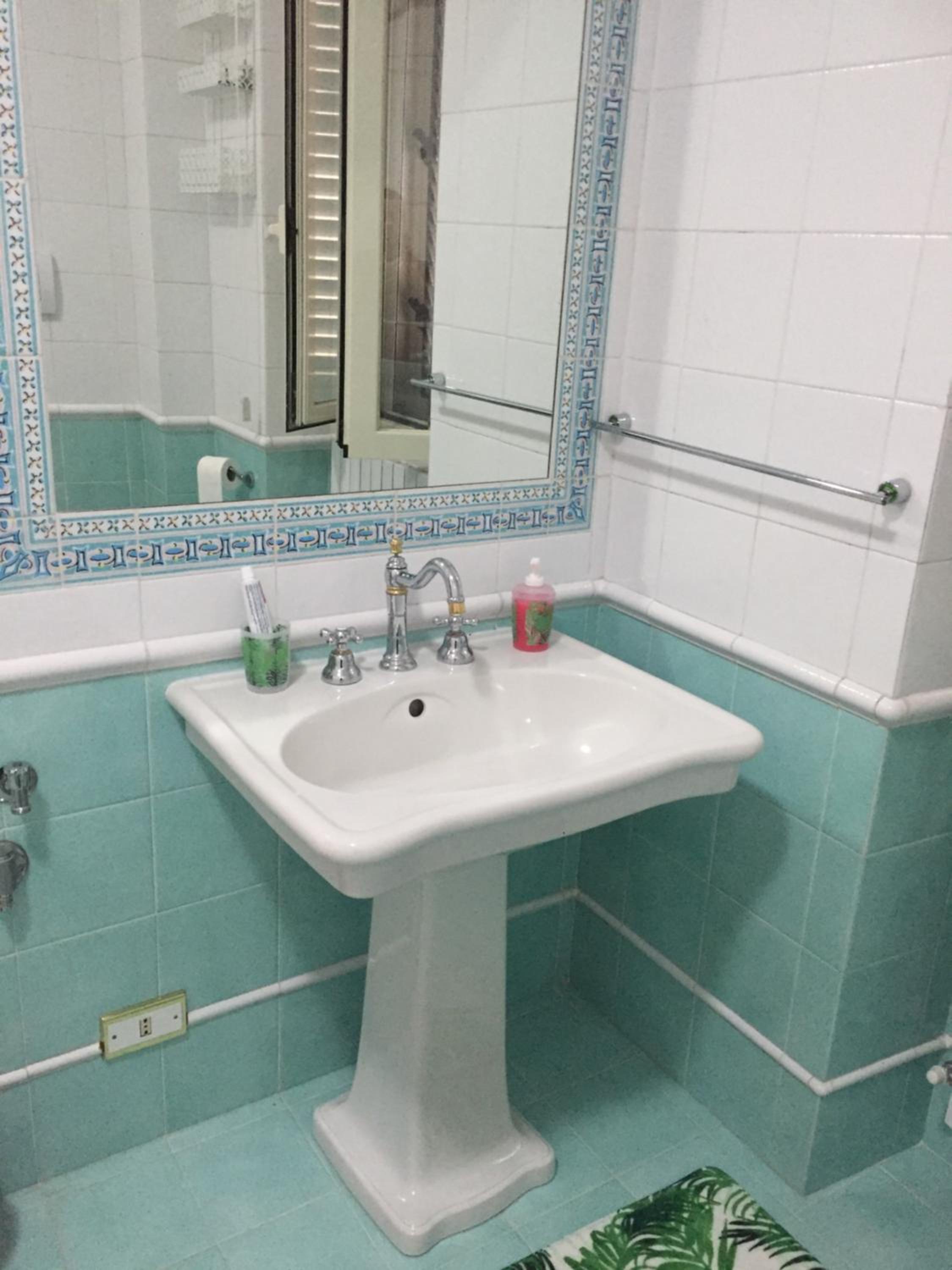 Double Room - Photo 8
