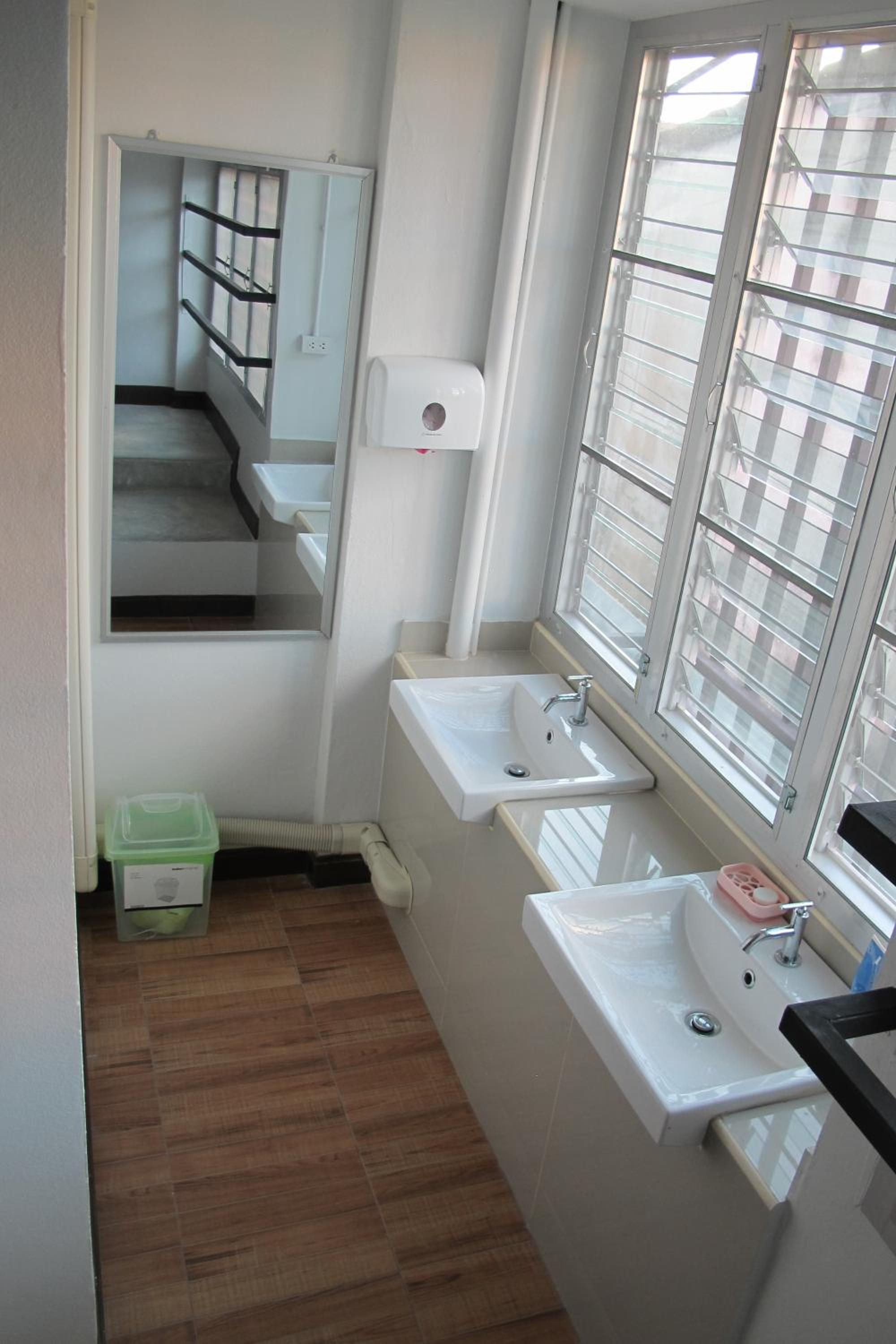 Standard Studio Room (Internal Window) - Photo 10