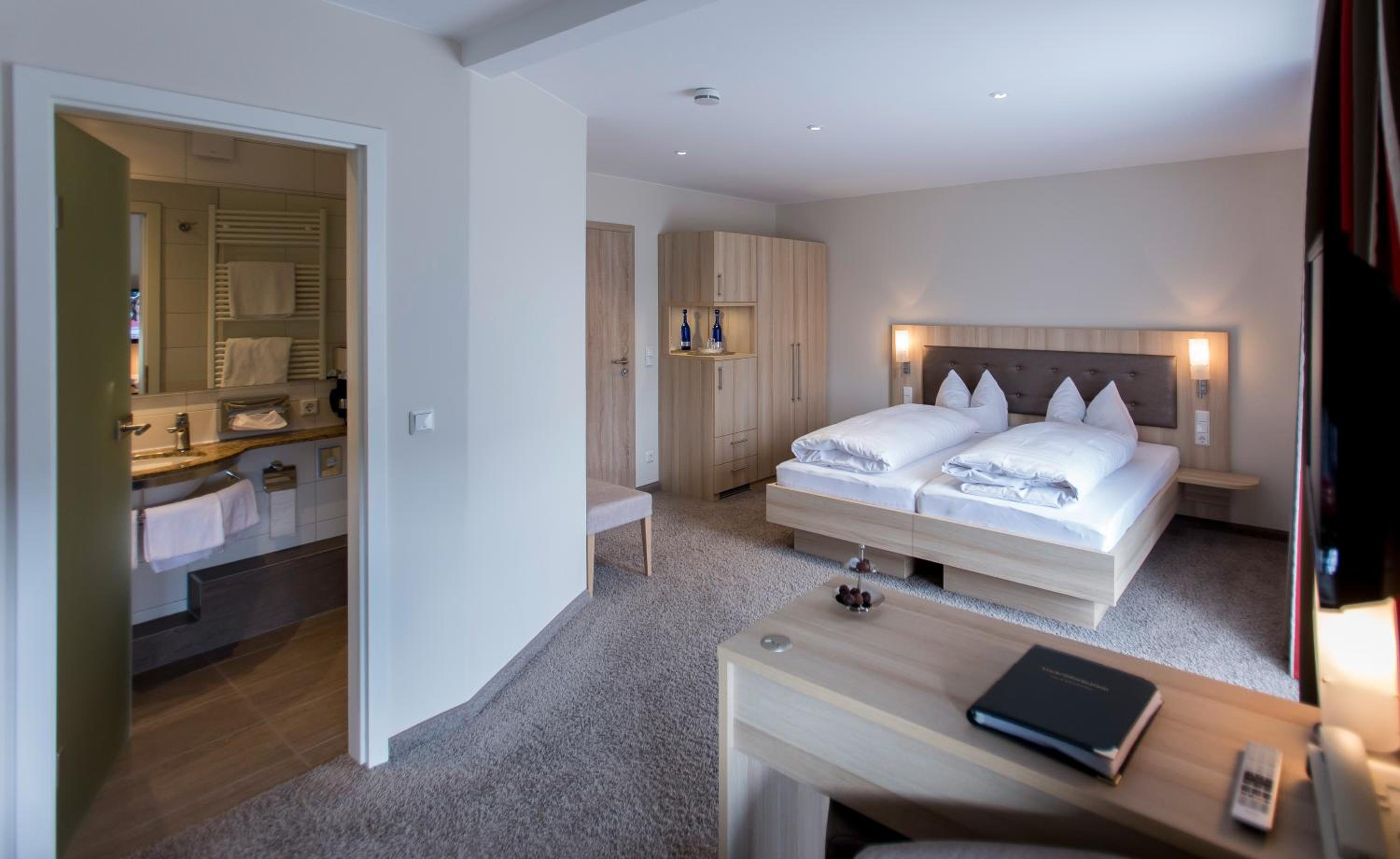 Premium Double Room - Photo 7