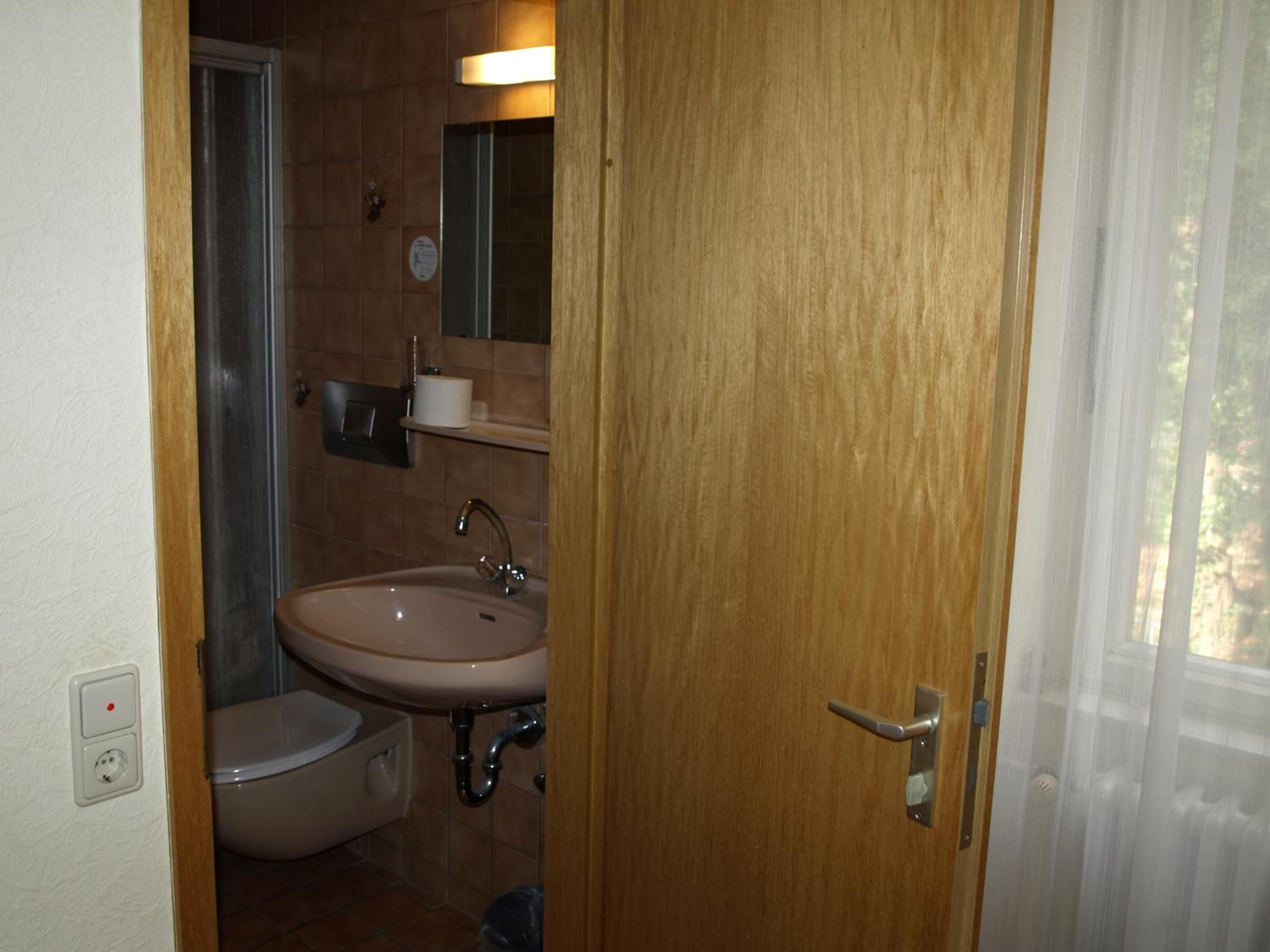 Double Room with Private Bathroom - Photo 4
