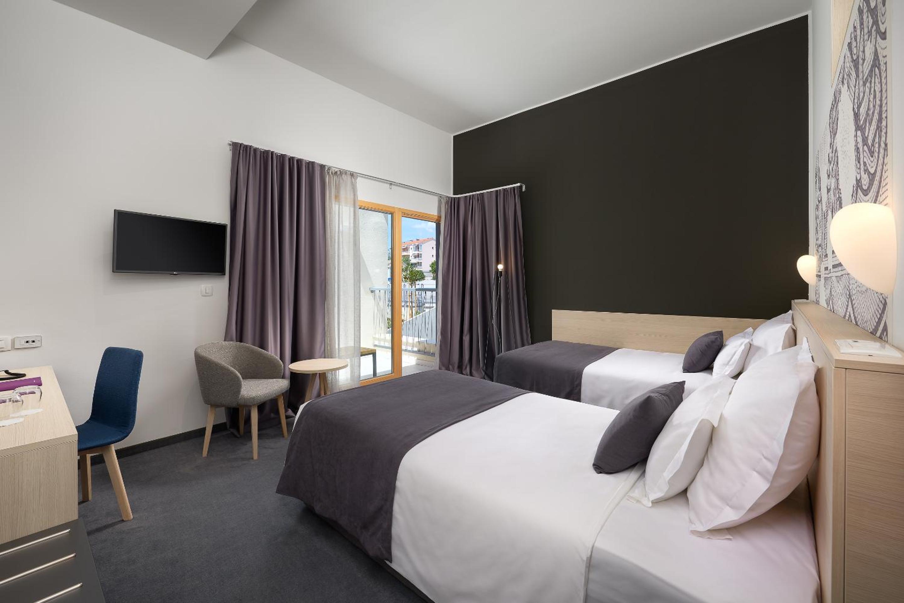 Standard Twin Room with Balcony