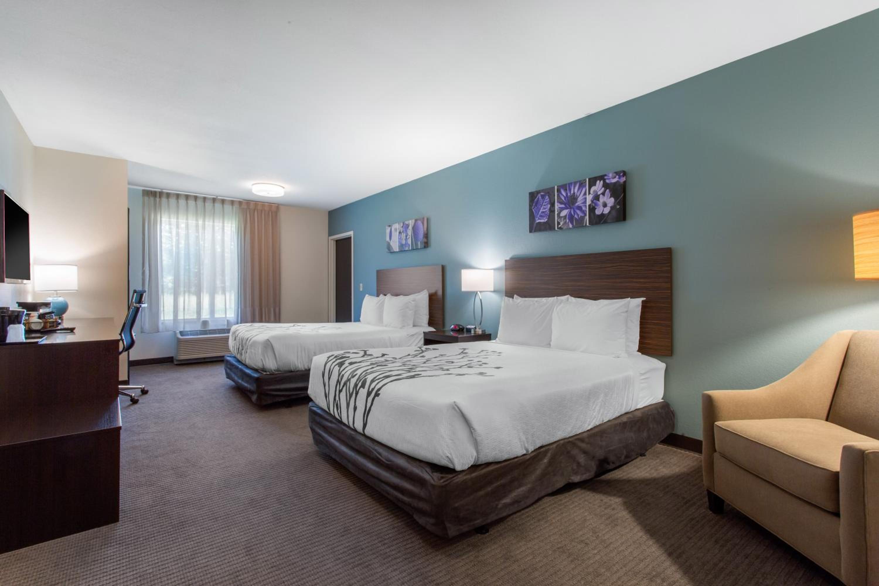 Queen Room with Two Queen Beds and Accessible Tub - Accessible/Non-Smoking photo 3