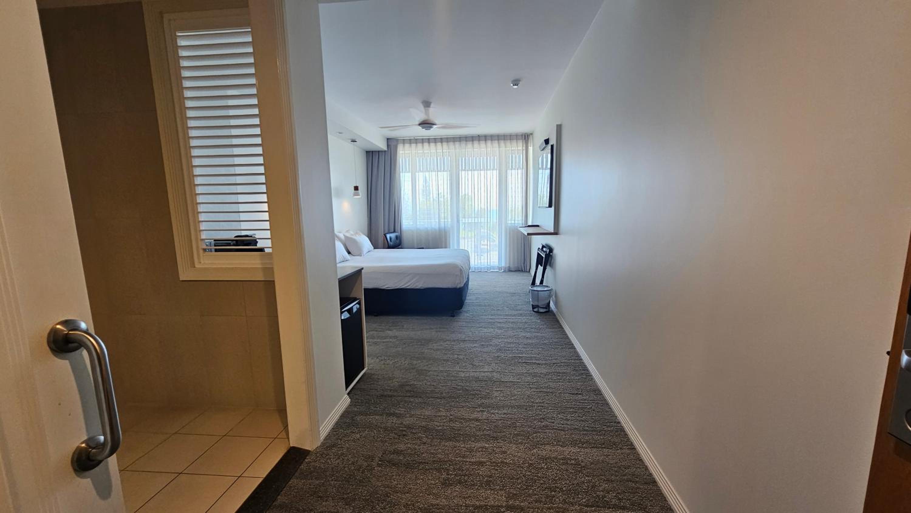 Designer King Accessible Room - Water Aspect