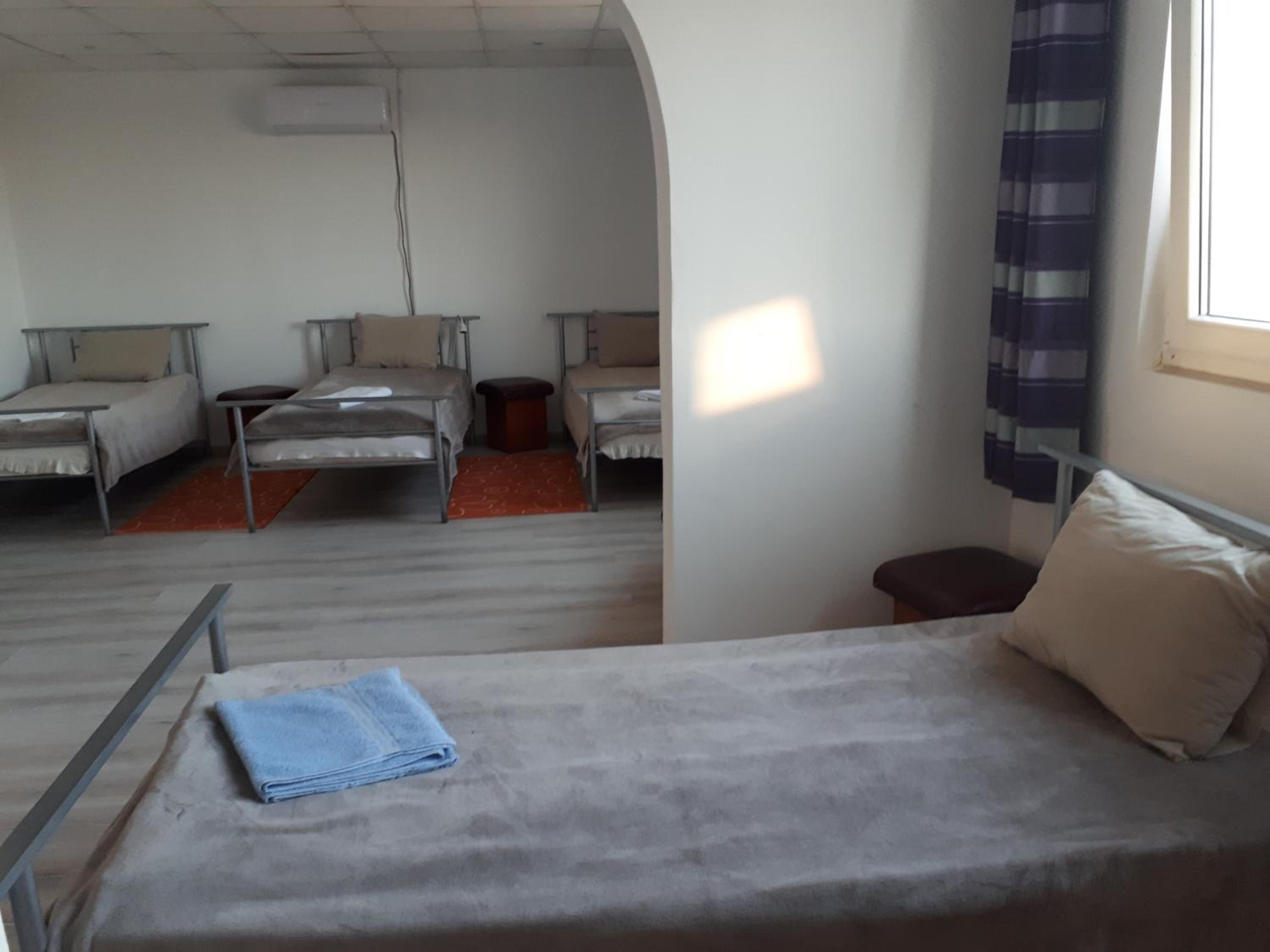 Quadruple Room with Private Bathroom - Photo 3
