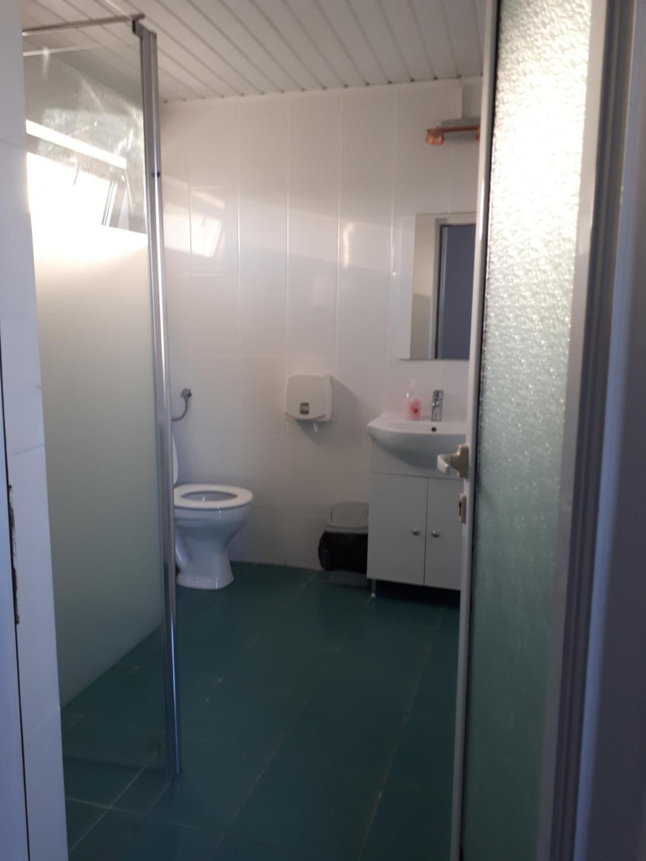 Quadruple Room with Private Bathroom - Photo 4