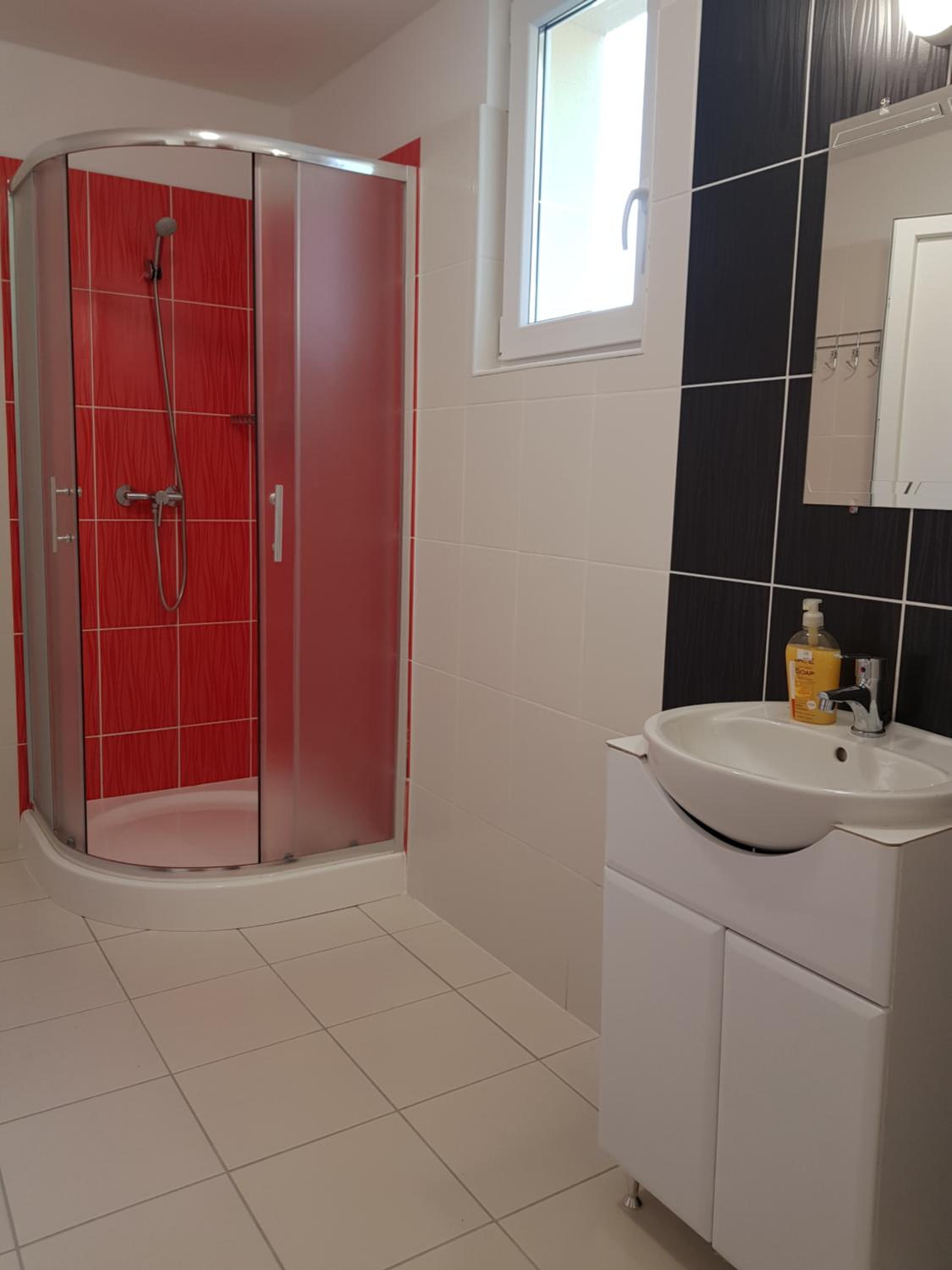 One-Bedroom Apartment - Photo 3