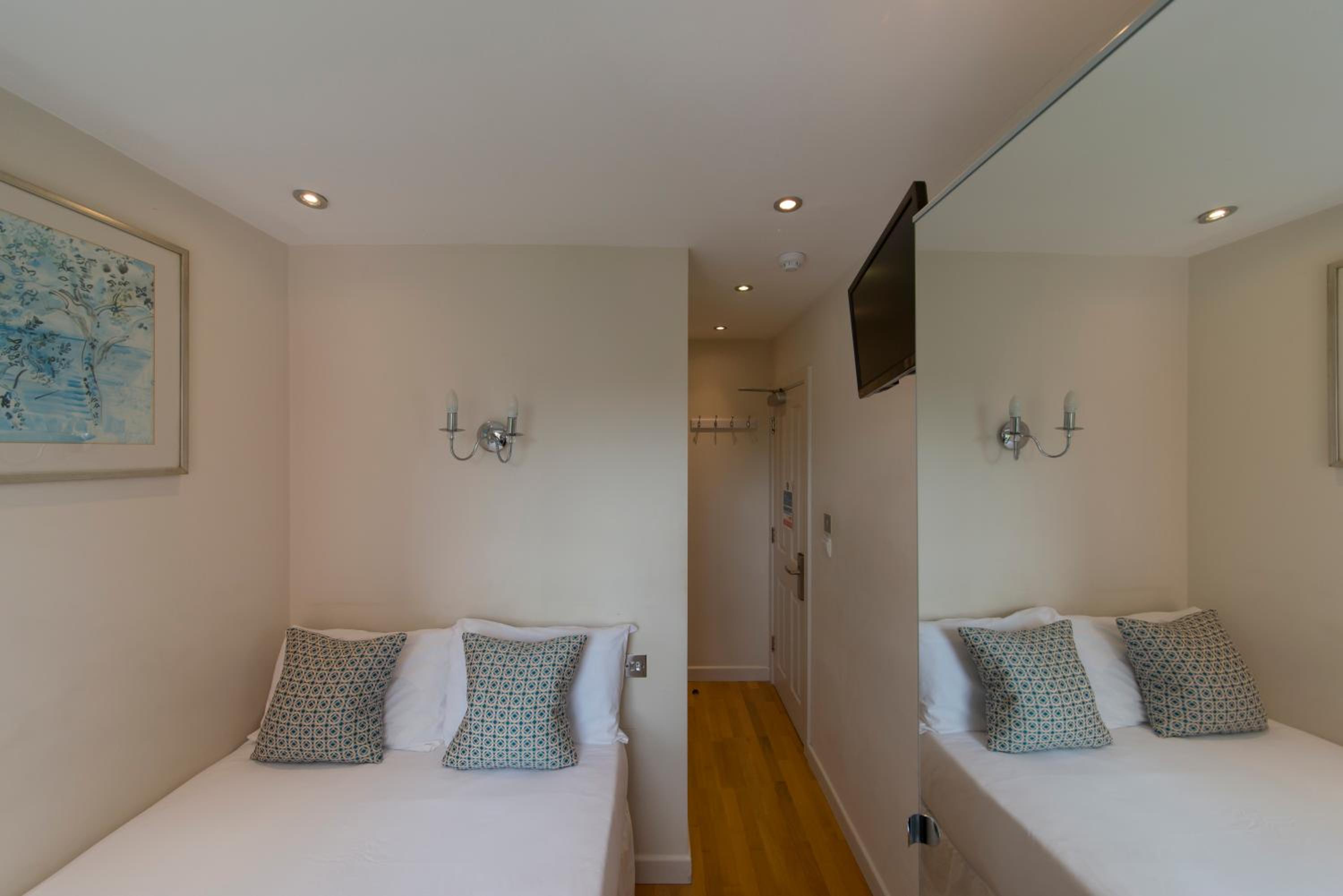 Budget Double Room photo 1