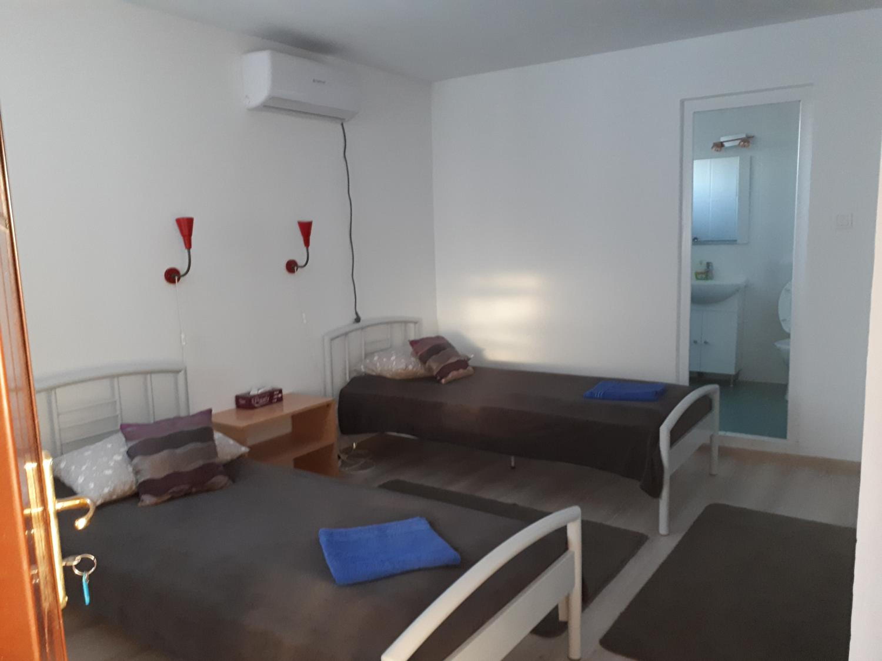 Twin Room - Photo 1