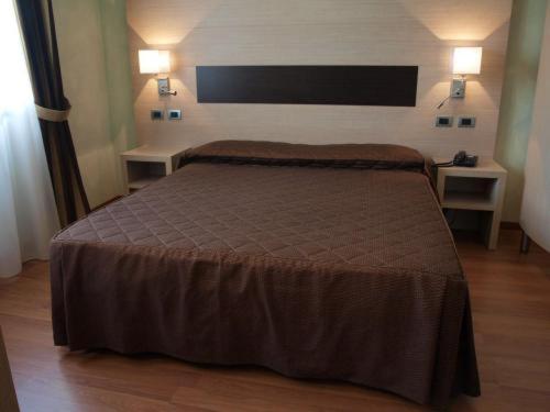 Double or Twin Room - Photo 7