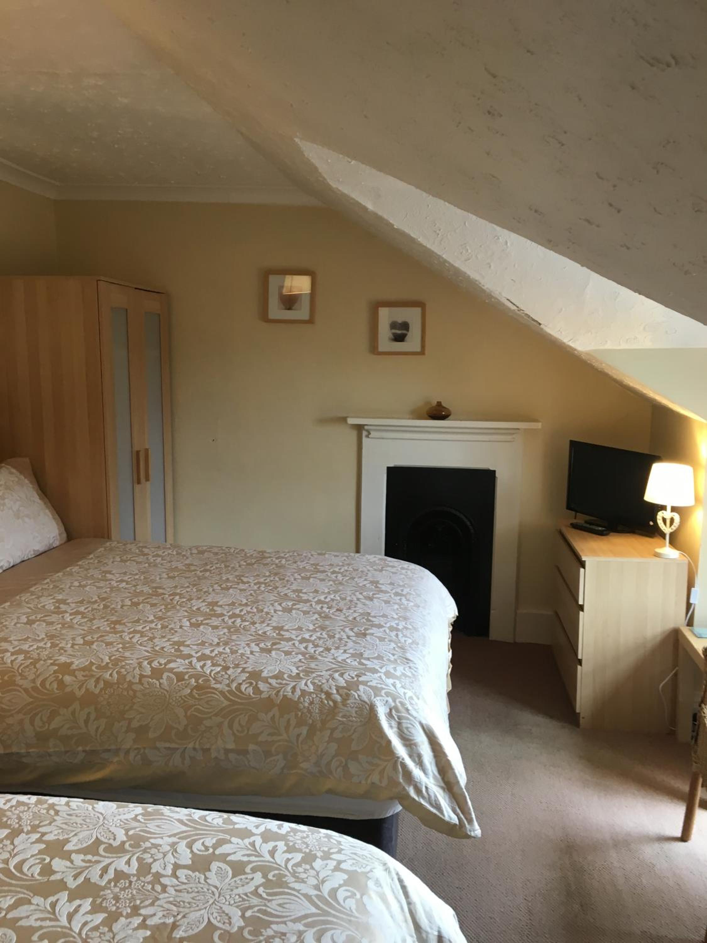 Triple Room with Private Bathroom photo 3