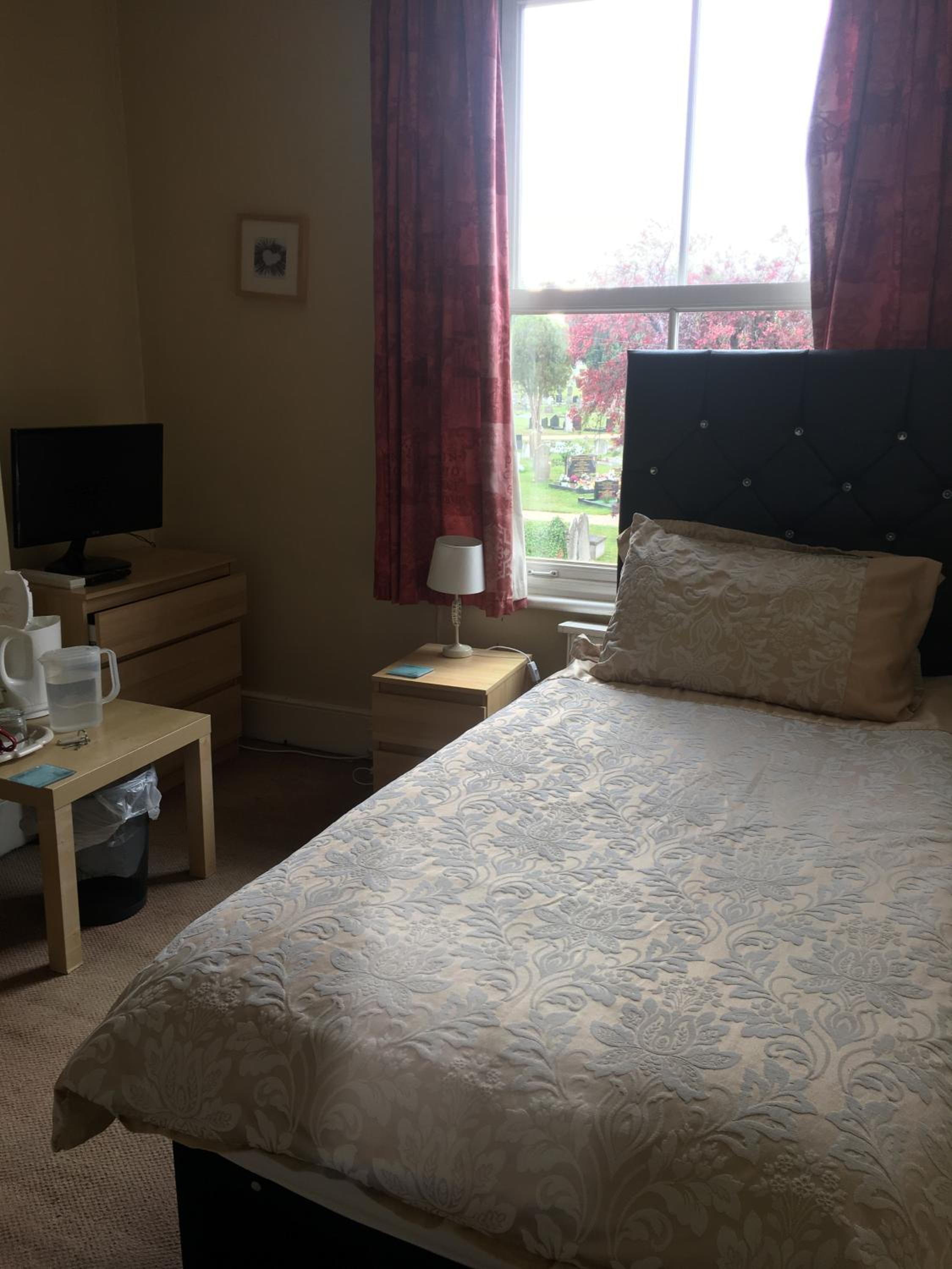 Single Room with Shared Bathroom photo 2