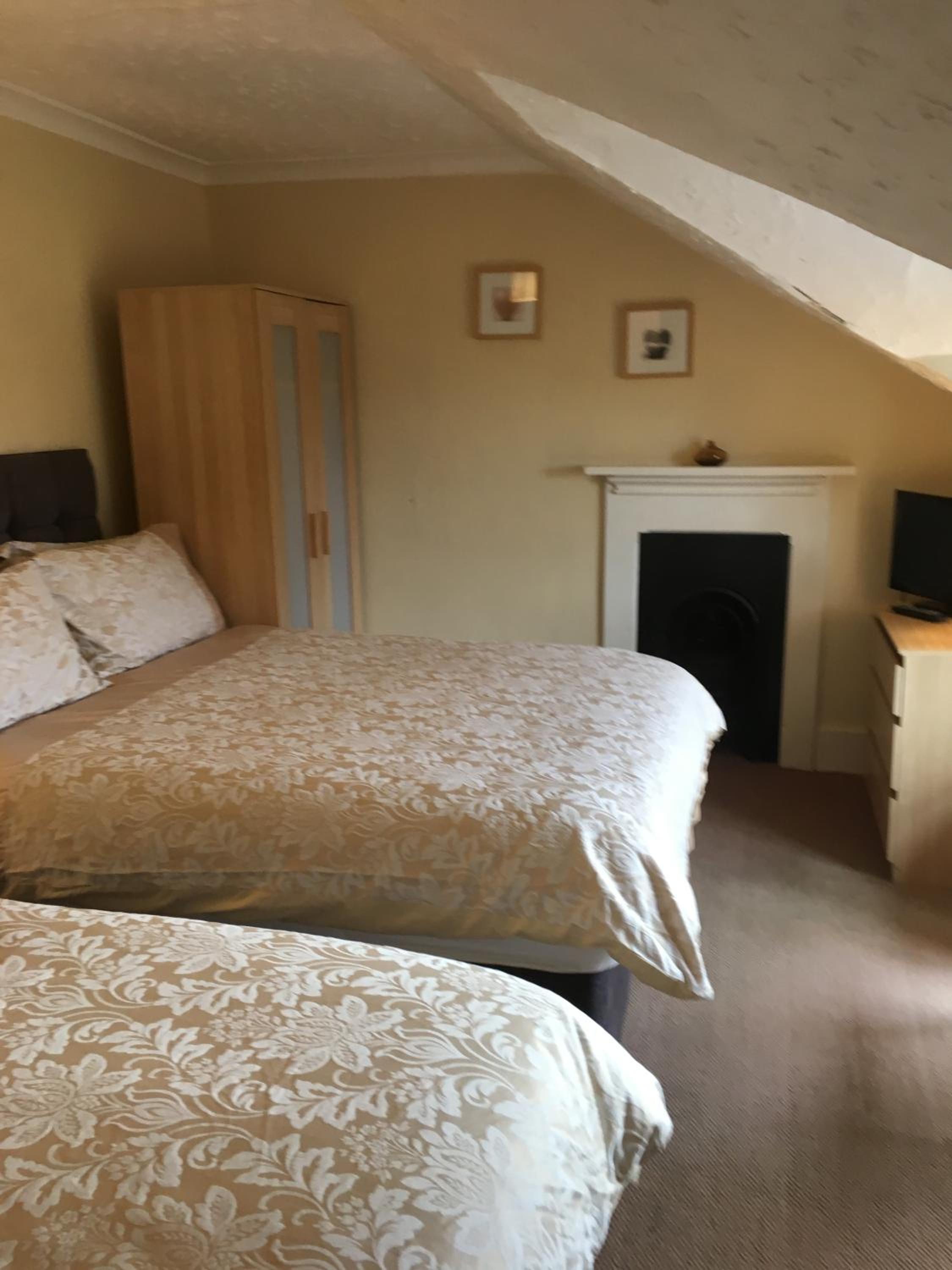 Triple Room with Private Bathroom photo 2