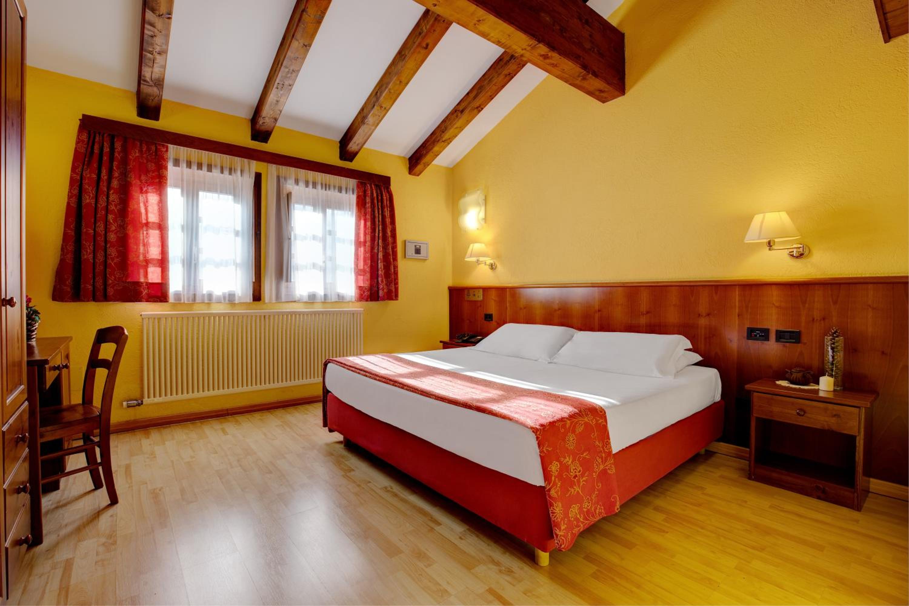 Standard Twin Room - Photo 1
