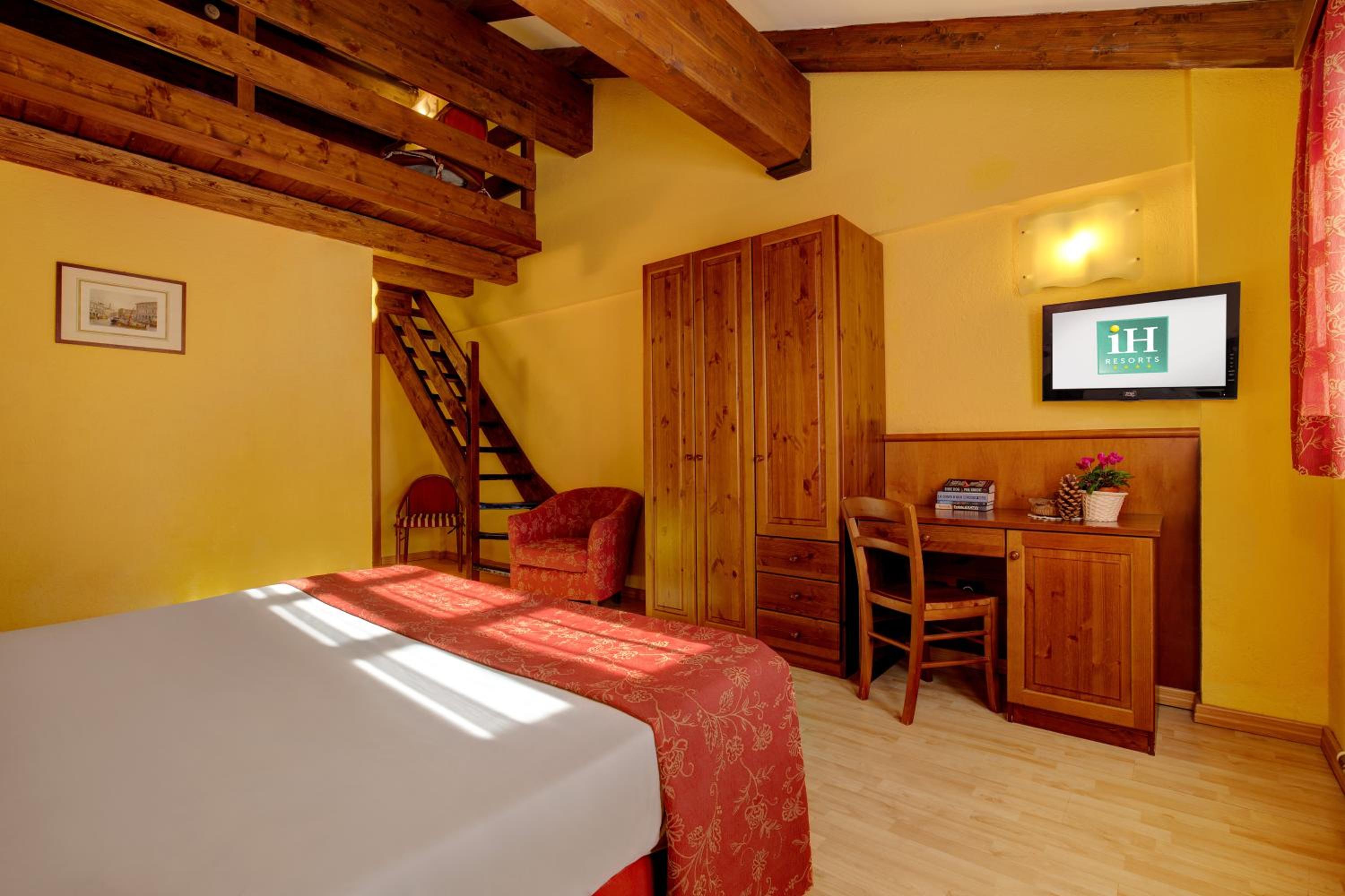 Standard Quadruple Room - Photo 8