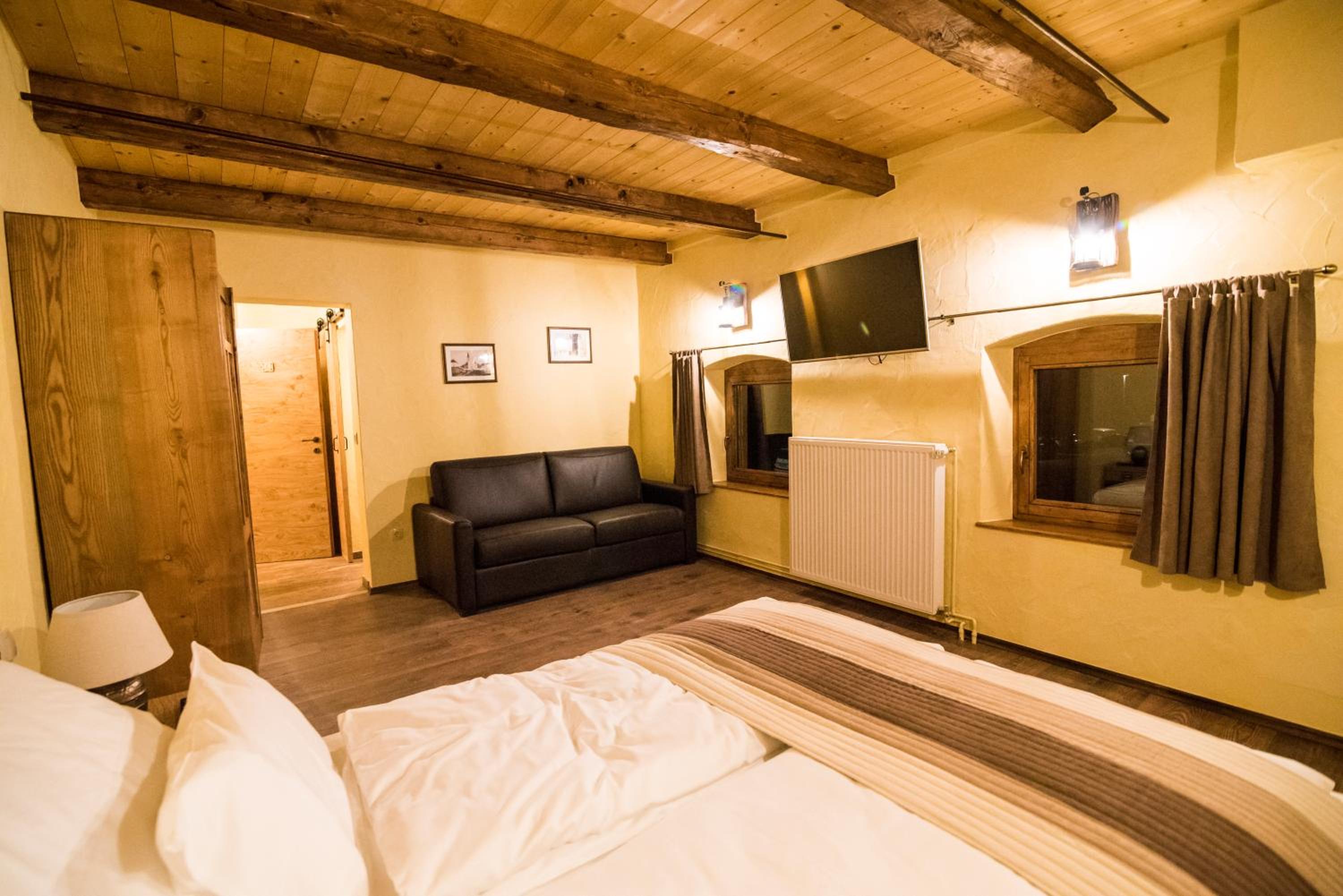 Double Room with Extra Bed - Photo 1
