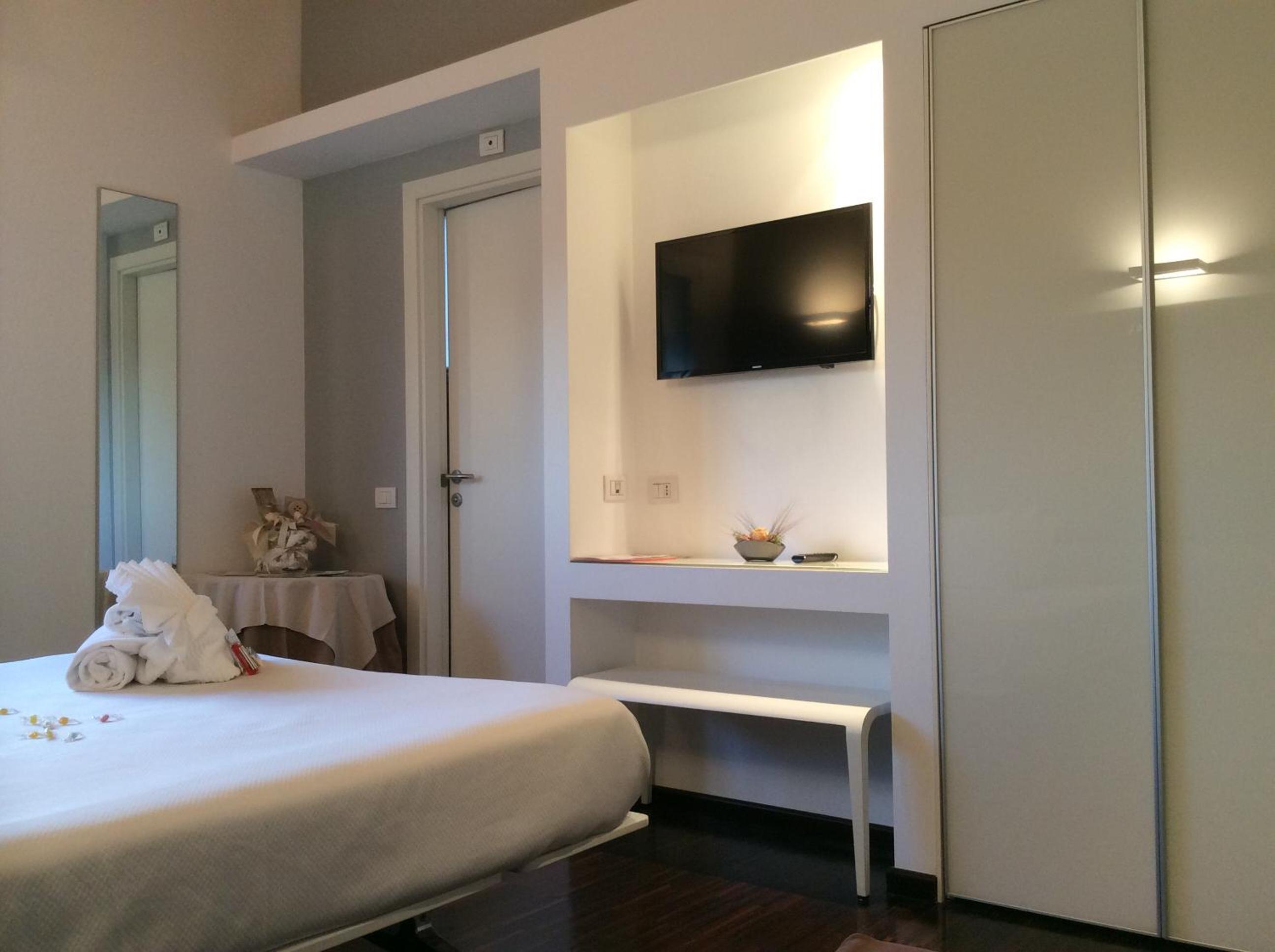 Standard Double Room photo 3