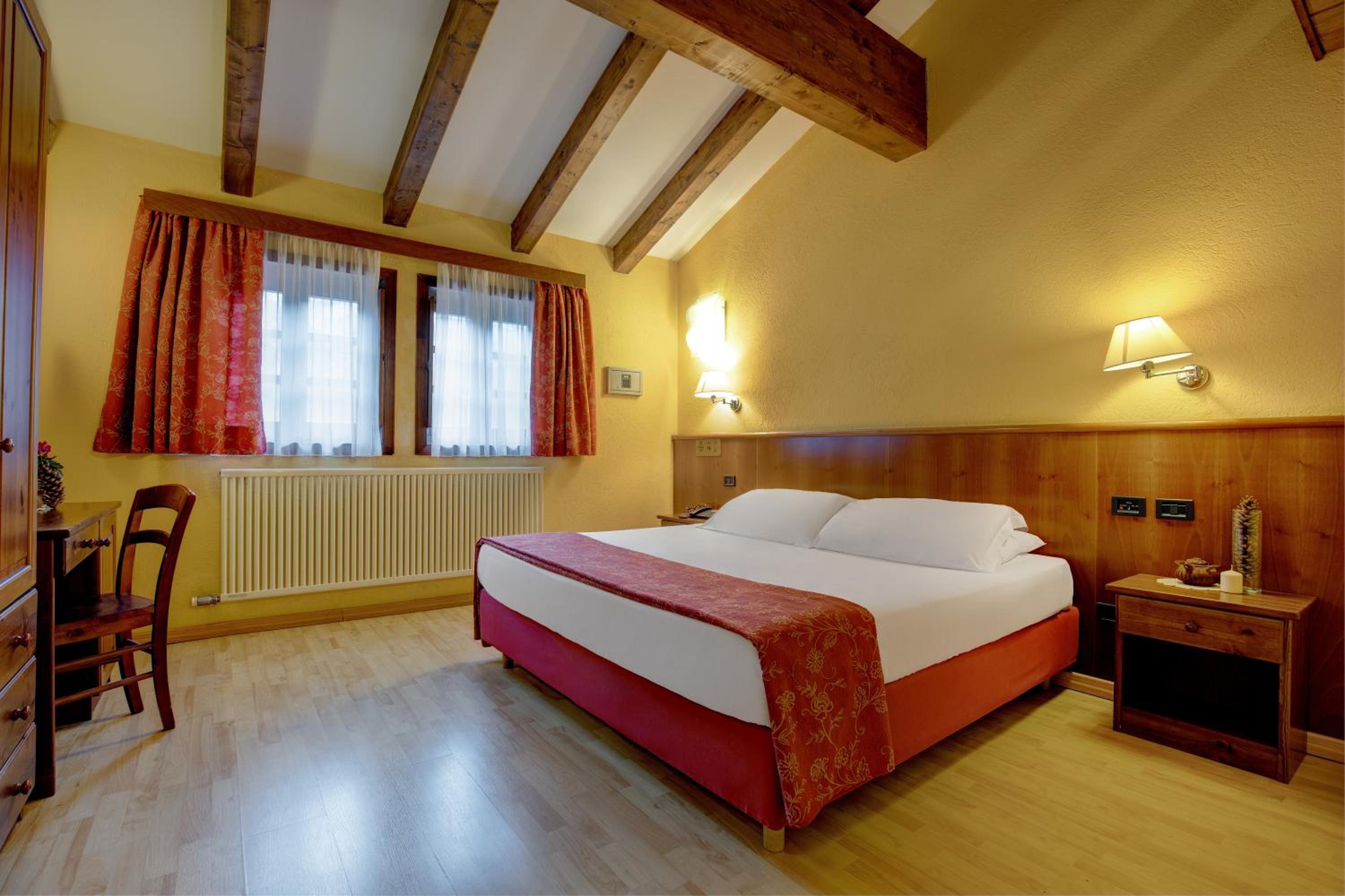 Standard Twin Room - Photo 2
