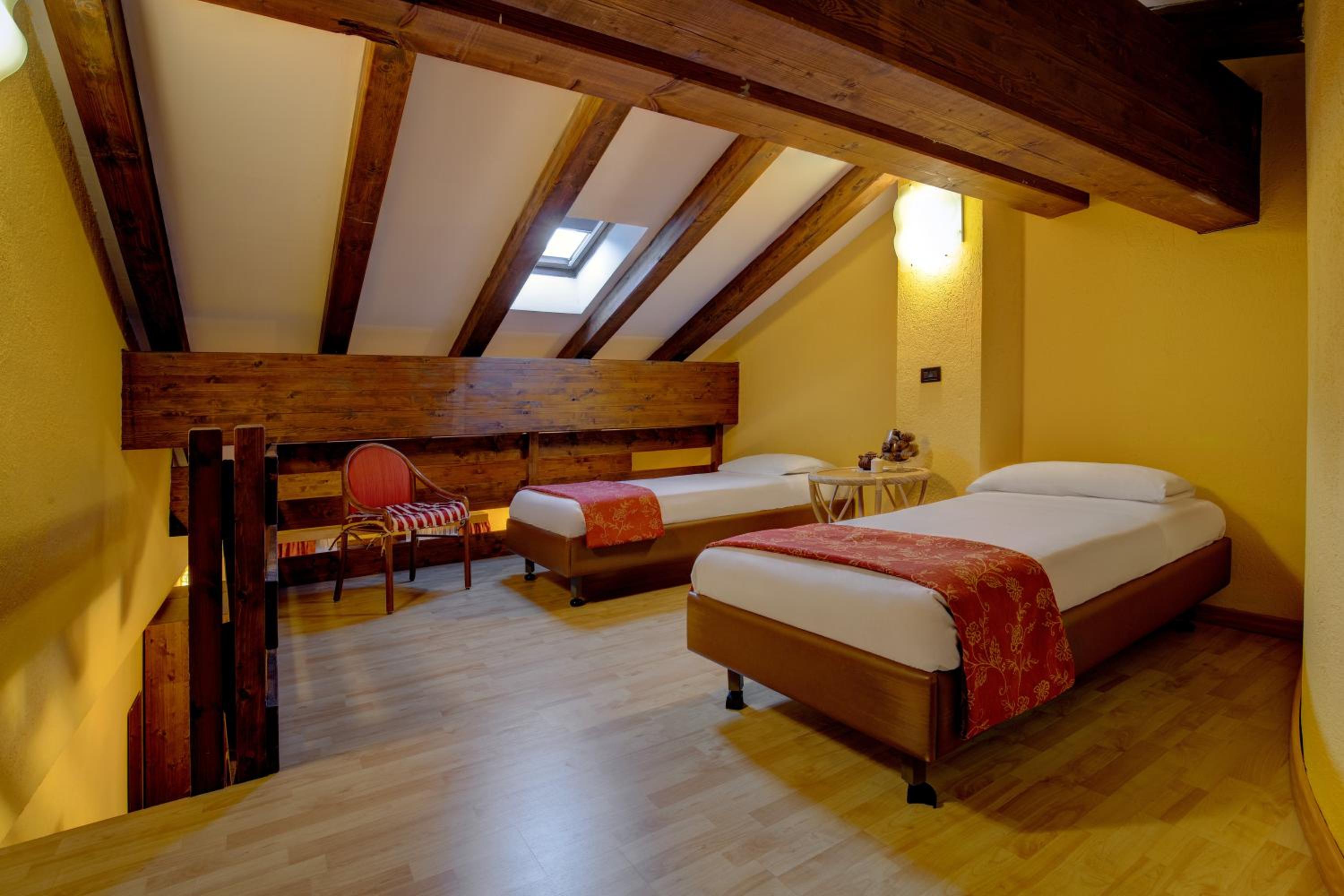 Standard Quadruple Room - Photo 5