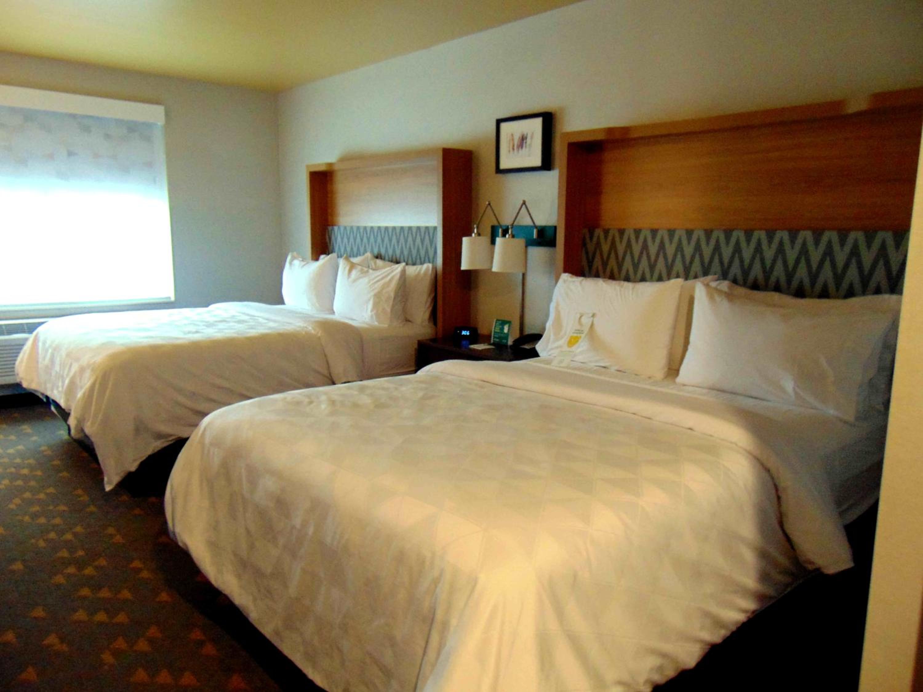 Queen Room with Two Queen Beds - Mobility Access Tub/Non-Smoking