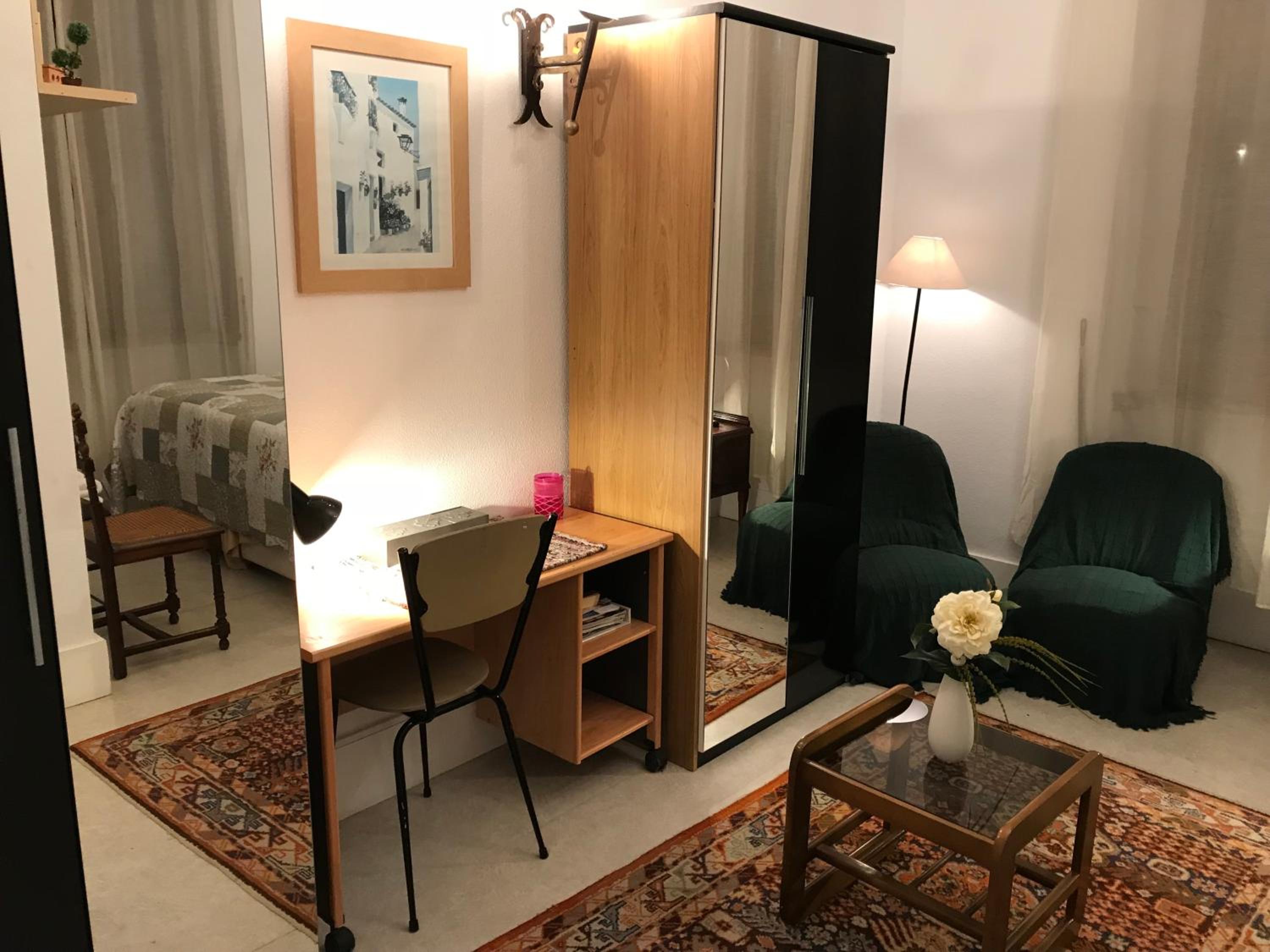 Double or Twin Room with Private Bathroom photo 2