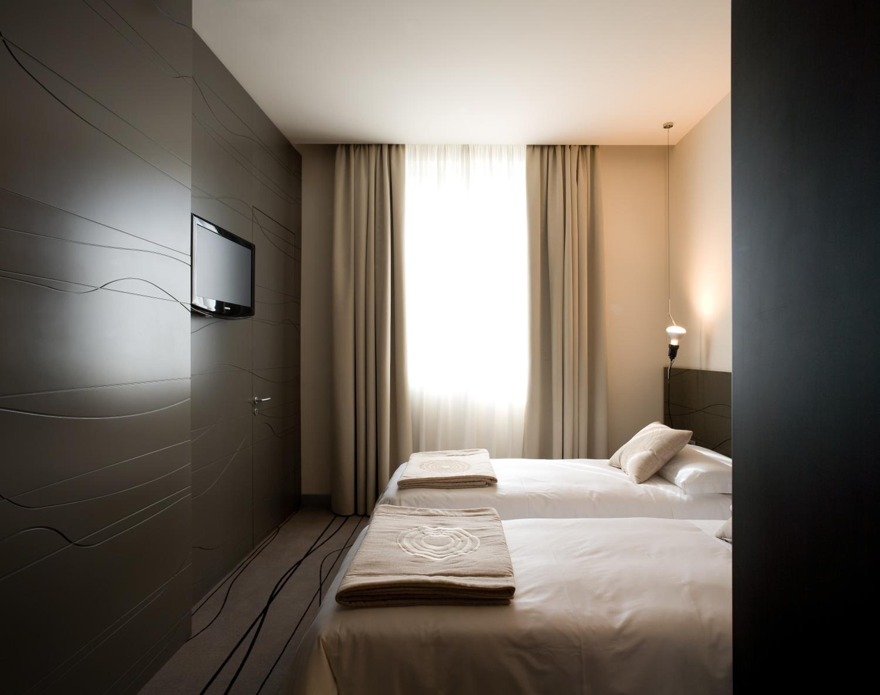 Superior Double or Twin Room - Photo 13
