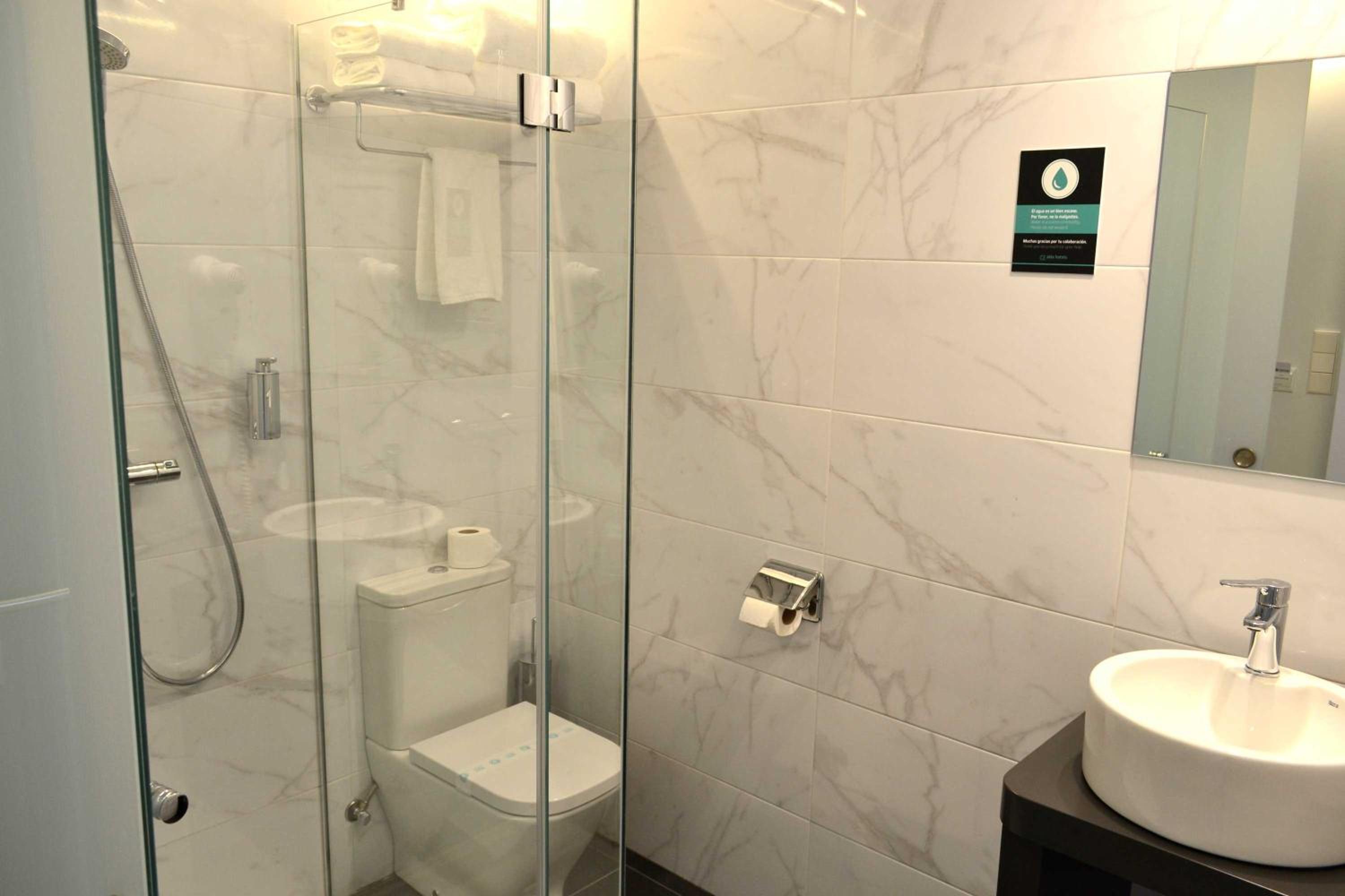 Standard Double or Twin Room - Photo 2