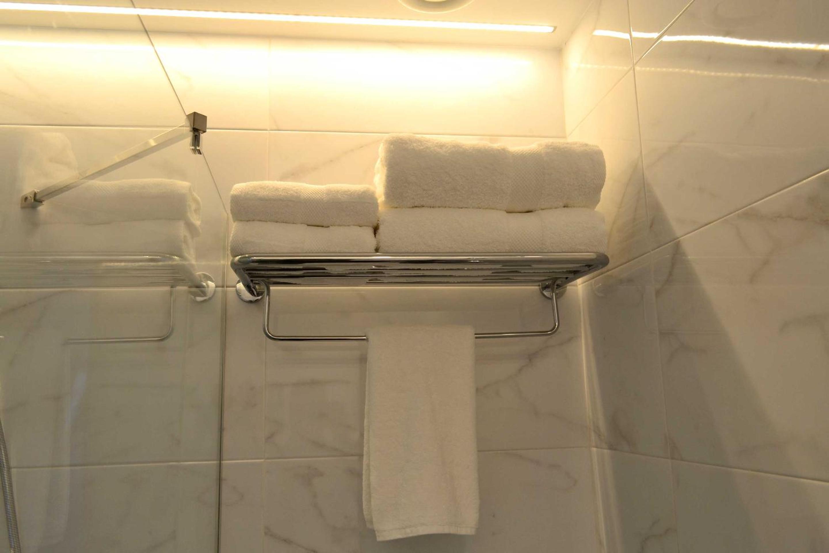 Standard Double or Twin Room - Photo 3