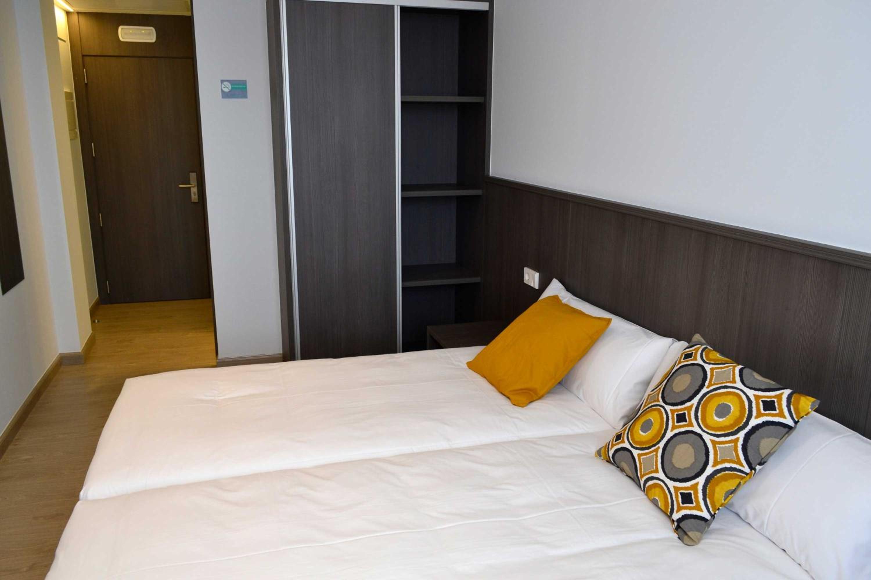 Standard Double or Twin Room - Photo 4
