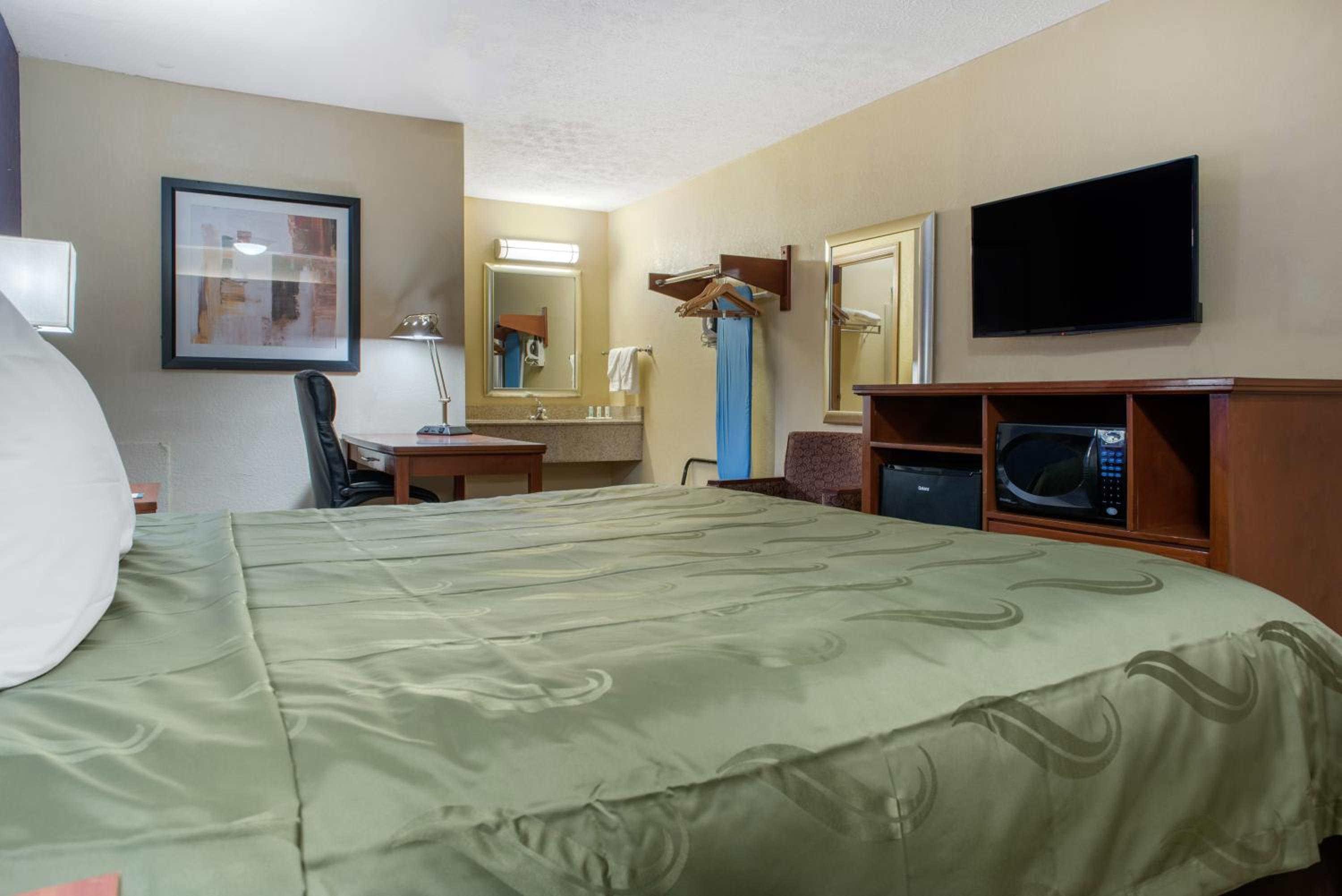 King Room - Non-Smoking - Photo 2