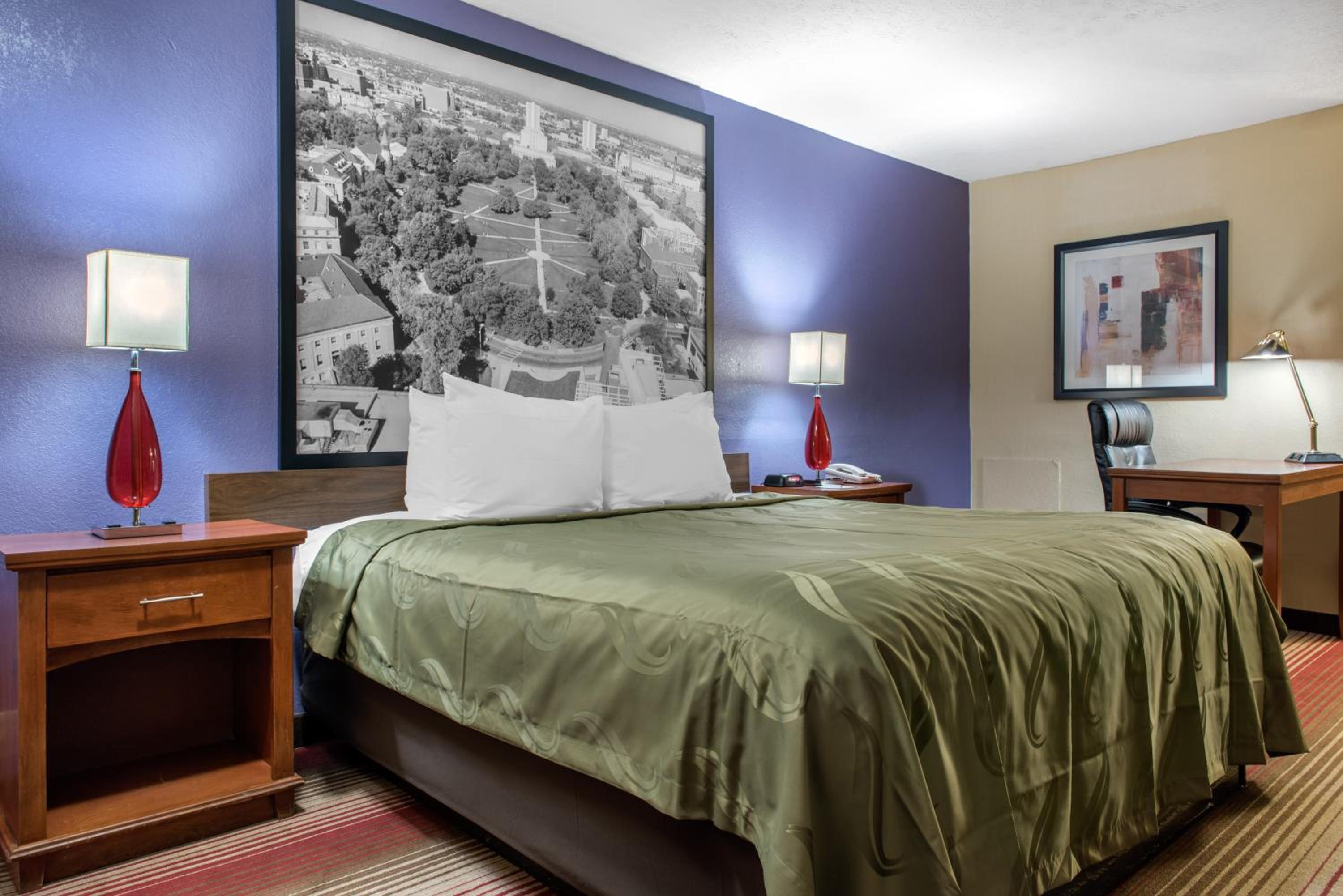 King Room - Non-Smoking - Photo 3