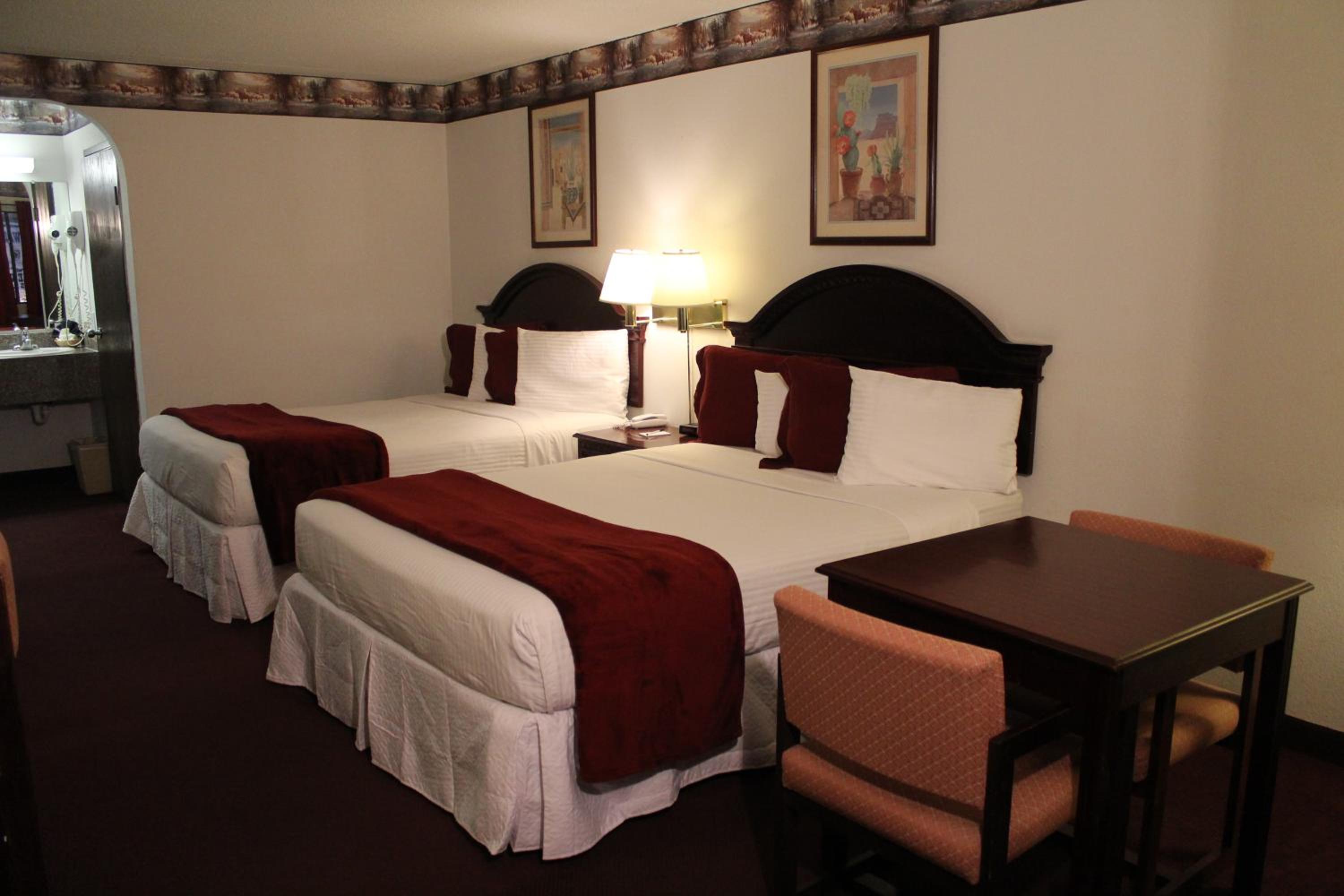 Deluxe Double Room (2 Adults + 1 Child) - Photo 4