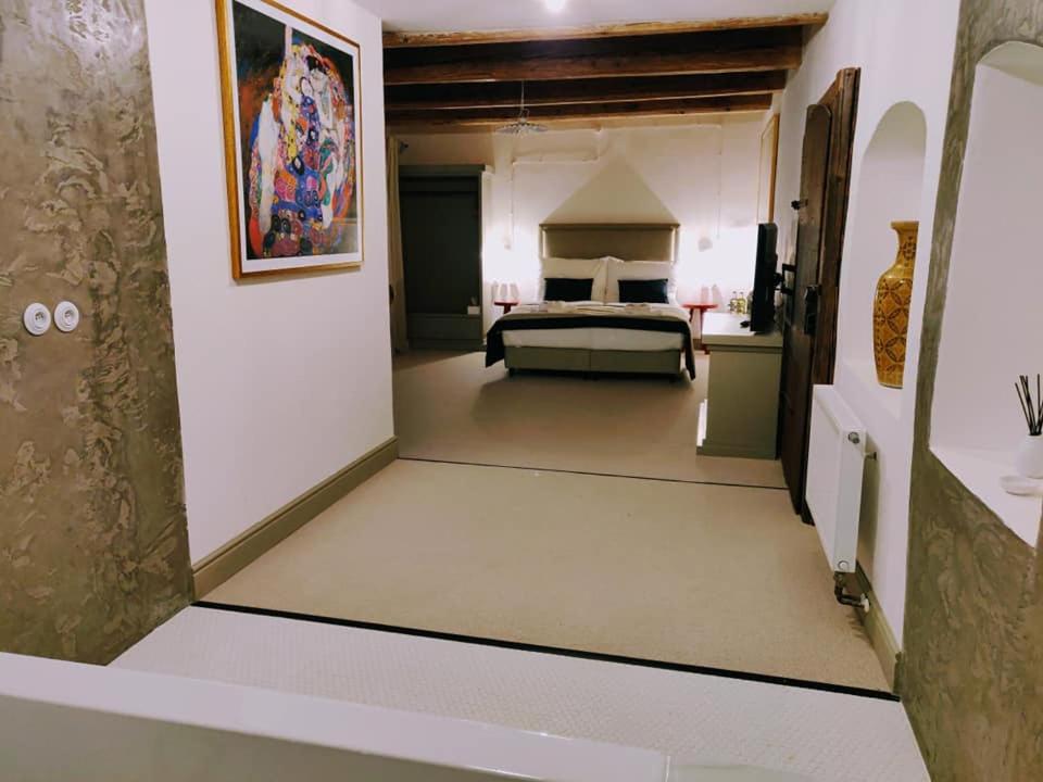 Deluxe Double Room with Bath photo 2