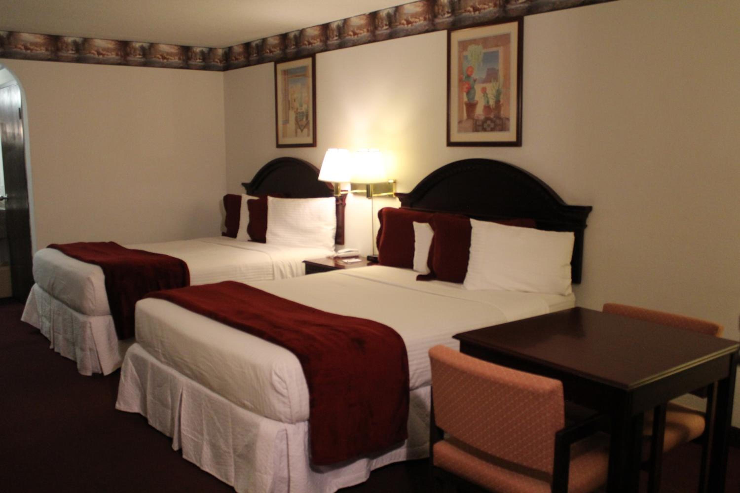 Deluxe Double Room (2 Adults + 1 Child) - Photo 1